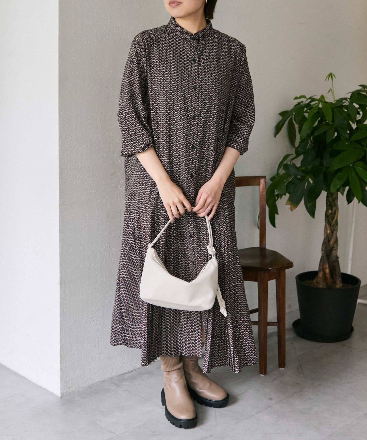 【イア パピヨネ/ear PAPILLONNER】の長袖斜めプリーツワンピース【SUM1 STYLE(スミ スタイル)】 インテリア・キッズ・メンズ・レディースファッション・服の通販 founy(ファニー) 　ファッション　Fashion　レディースファッション　Fashion for Women　ワンピース　Dresses　ウェーブ　Wavy Pattern　くるぶし　Ankle-Length　シンプル　Simple, Minimal　ジャケット　Jacket, Outerwear　長袖　Long Sleeve, Full Sleeve　プリーツ　Pleats, Pleated　ベスト　Vest, Waistcoat　ポケット　Pocket, Pocket Detail　羽織　Haori, Light Jacket　おすすめ　Recommended / Our Picks　ブラックその他3|ID: prp329100004661935 ipo3291000000033828143