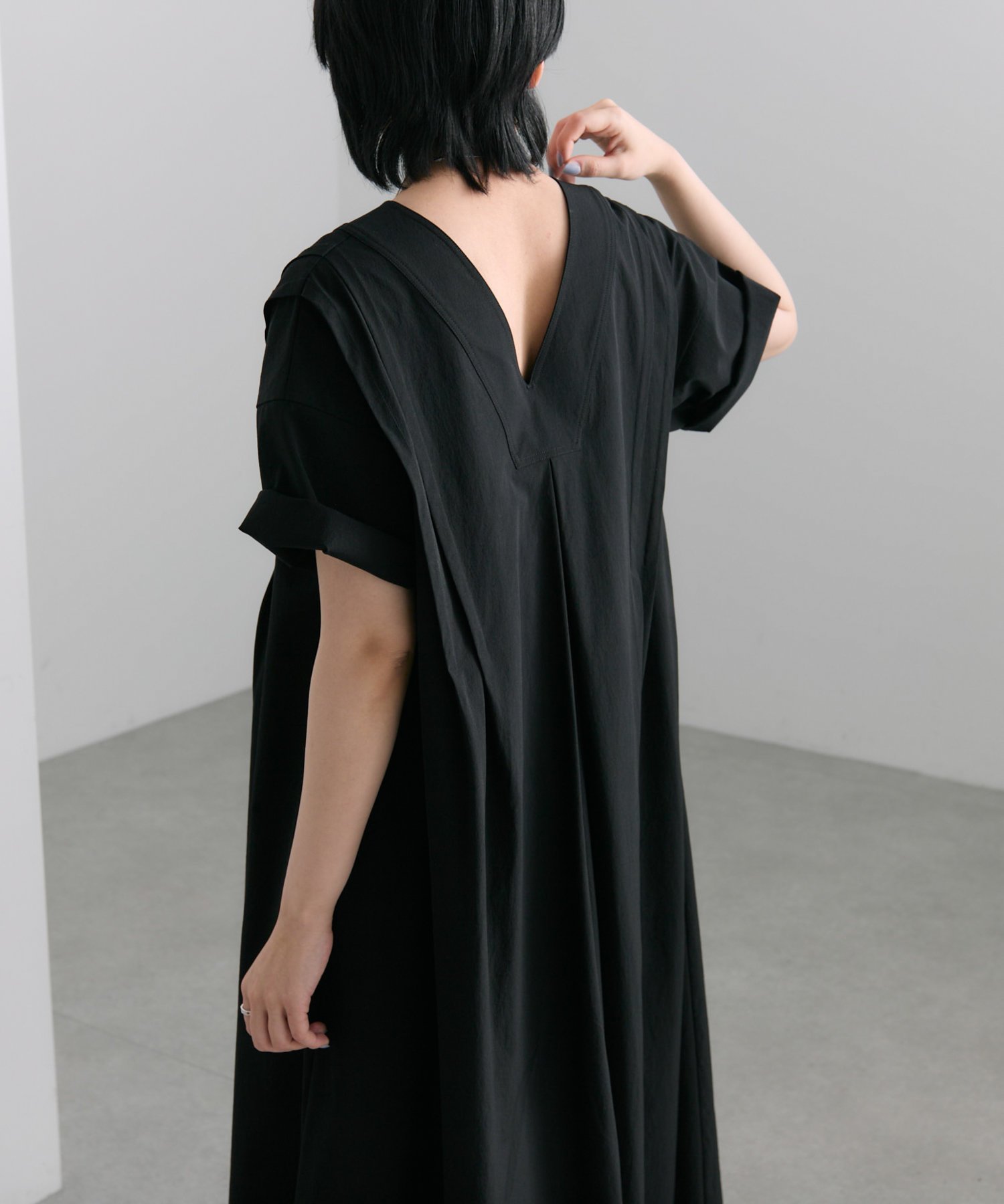 【イア パピヨネ/ear PAPILLONNER】のNEW前後ワンピース【SUM1 STYLE(スミスタイル)】 インテリア・キッズ・メンズ・レディースファッション・服の通販 founy(ファニー) 　ファッション　Fashion　レディースファッション　Fashion for Women　ワンピース　Dresses　エレガント 上品　Elegant　センター　Center, Center Line　ポケット　Pocket, Pocket Detail　ラウンド　Round, Round Neck　ブラック|ID: prp329100004661946 ipo3291000000033828167
