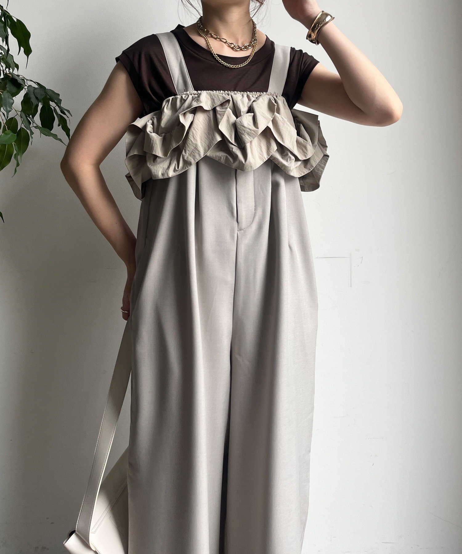 【ドゥドゥ/DouDou】の【WEB限定】フリル付キャミサロペット インテリア・キッズ・メンズ・レディースファッション・服の通販 founy(ファニー) 　ファッション　Fashion　レディースファッション　Fashion for Women　トップス・カットソー　Cut & Sew Tops　キャミソール&ノースリーブ　Camisoles & Sleeveless Tops　ワンピース　Dresses　サロペット&オールインワン　Dungarees & Jumpsuit Styles　インナー　Innerwear　シンプル　Simple, Minimal　フェミニン　Feminine, Girly　フリル　Frill, Ruffle　ロング　Long, Long-Length　S/S・春夏　SS, Spring/Summer, Warm Season　再入荷　Restock / Back in Stock　おすすめ　Recommended / Our Picks　夏　Summer　2025年　2025　2025春夏・S/S　Spring/Summer 2025 SS25　グレージュ|ID: prp329100004662051 ipo3291000000033827727
