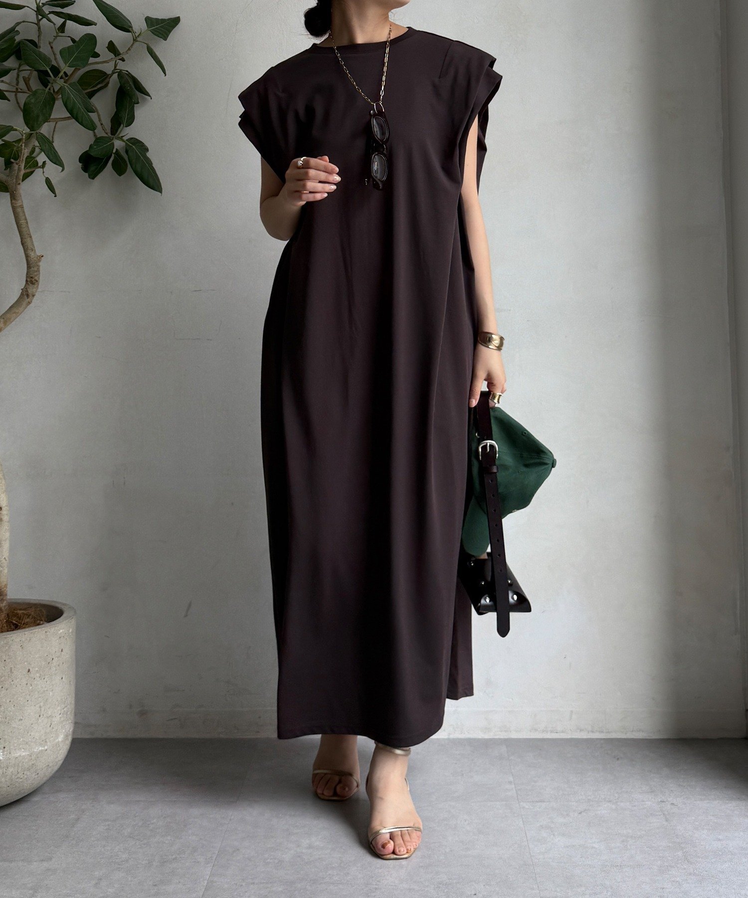 【ドゥドゥ/DouDou】の【WEB限定】ショルダーデザインワンピース インテリア・キッズ・メンズ・レディースファッション・服の通販 founy(ファニー) 　ファッション　Fashion　レディースファッション　Fashion for Women　ワンピース　Dresses　秋　Autumn　ショルダー　Shoulder, Shoulder Strap　シンプル　Simple, Minimal　雑誌　Magazine, Fashion Magazine　A/W・秋冬　Autumn/Winter　冬　Winter / This Winter　再入荷　Restock / Back in Stock　2025年　2025　2025-2026秋冬・A/W　Autumn/Winter 2025–26 AW25–26　ブラウン|ID: prp329100004662060 ipo3291000000033733376