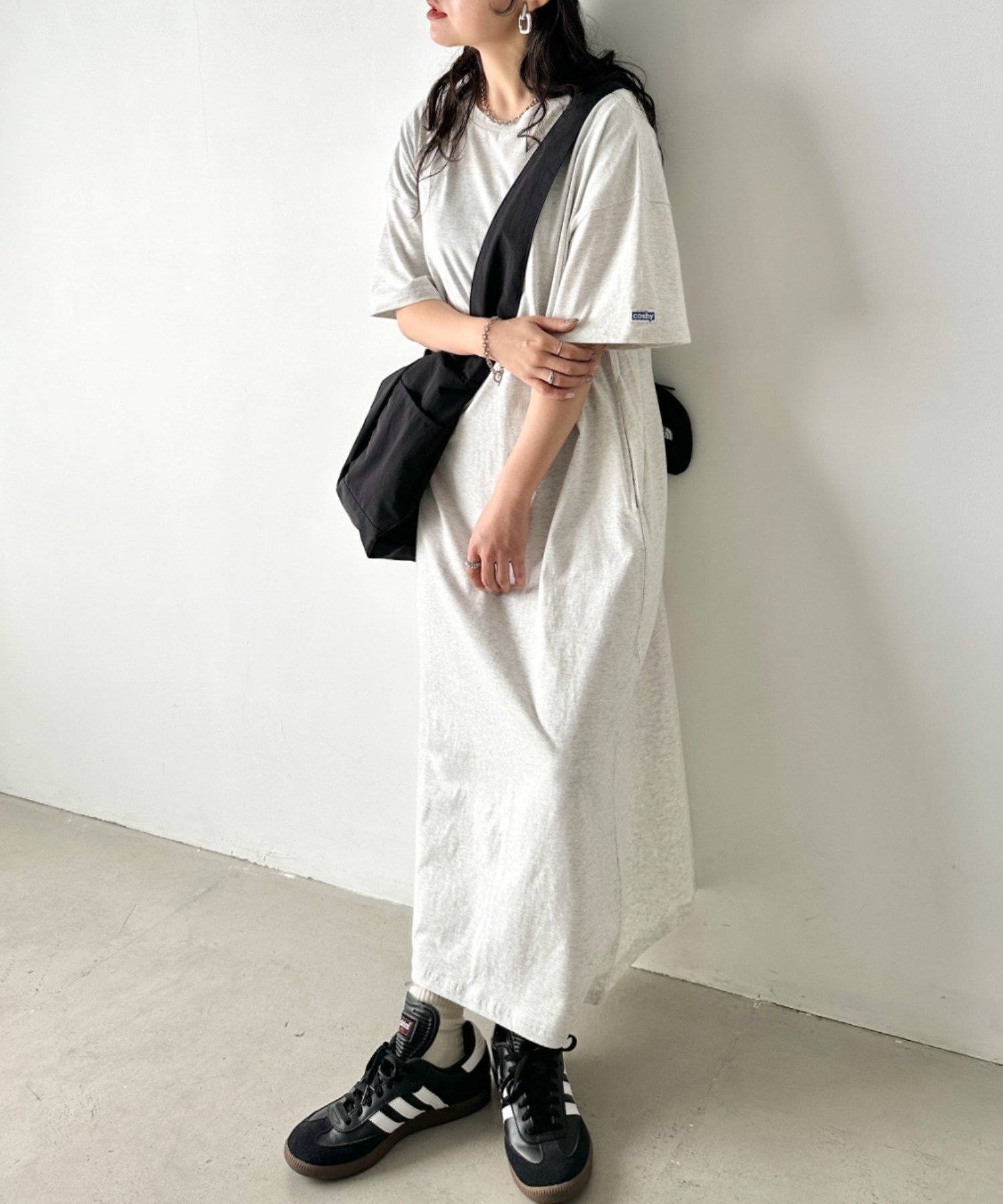 【その他のブランド/Other】のCOSBY/半袖ワッペンマキシワンピース インテリア・キッズ・メンズ・レディースファッション・服の通販 founy(ファニー) 　ファッション　Fashion　レディースファッション　Fashion for Women　ワンピース　Dresses　マキシ丈ワンピース・ロングドレス　Maxi Dresses / Long One-Pieces　キャップ　Cap, Baseball Cap　今季　This Season, Current Season　サンダル　Sandals, Summer Shoes　ストライプ　Stripe, Striped Pattern　スニーカー　Sneakers, Trainers　スポーツ　Sports, Activewear　トレンド　Trend, Trending Now　定番　Standard, Basic Item　ニューヨーク　New York, NYC Style　人気　Popular, Best Seller　ハンカチ　Handkerchief, Hanky　ベーシック　Basic, Essential　別注　Limited Edition, Custom Order　半袖　Short Sleeve, Half Sleeve　モチーフ　Motif, Design Theme　ルーズ　Loose, Oversized　おすすめ　Recommended / Our Picks　グレー|ID: prp329100004662205 ipo3291000000033801109