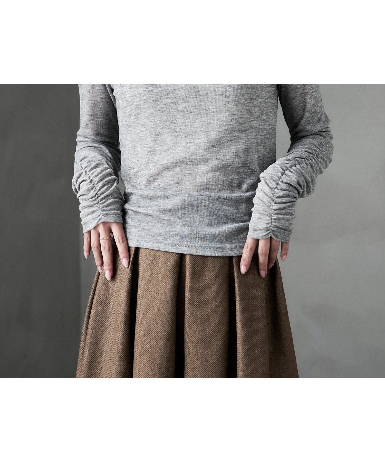 【ビーフラット/bflat】のフラッフィーシアーシャーリングスリーブトップス インテリア・キッズ・メンズ・レディースファッション・服の通販 founy(ファニー) 　ファッション　Fashion　レディースファッション　Fashion for Women　トップス・カットソー　Cut & Sew Tops　インナー　Innerwear　カットソー　Cut and Sewn Top　シャーリング　Shirring, Ruched　ジャケット　Jacket, Outerwear　スウェット / スエット　Sweatshirt, Sweatwear　トレンド　Trend, Trending Now　ビスチェ　Bustier, Corset Top　フィット　Fit, Slim Fit　杢グレー|ID: prp329100004662213 ipo3291000000033733974