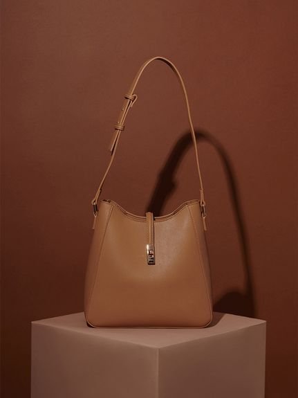 【スナイデル/SNIDEL】のツイストメタルトートバッグ インテリア・キッズ・メンズ・レディースファッション・服の通販 founy(ファニー) 　ファッション　Fashion　レディースファッション　Fashion for Women　バッグ　Bags　ショルダー　Shoulder, Shoulder Strap　タンブラー　Tumbler, Travel Mug　ツイスト　Tweed, Tweed Fabric　フェイクレザー　Faux Leather, PU Leather　フォルム　Silhouette, Form　ポケット　Pocket, Pocket Detail　ポーチ　Pouch, Small Case　ラップ　Wrap, Wrap Design　財布　Wallet, Purse　CML[038]|ID: prp329100004662285 ipo3291000000033734268