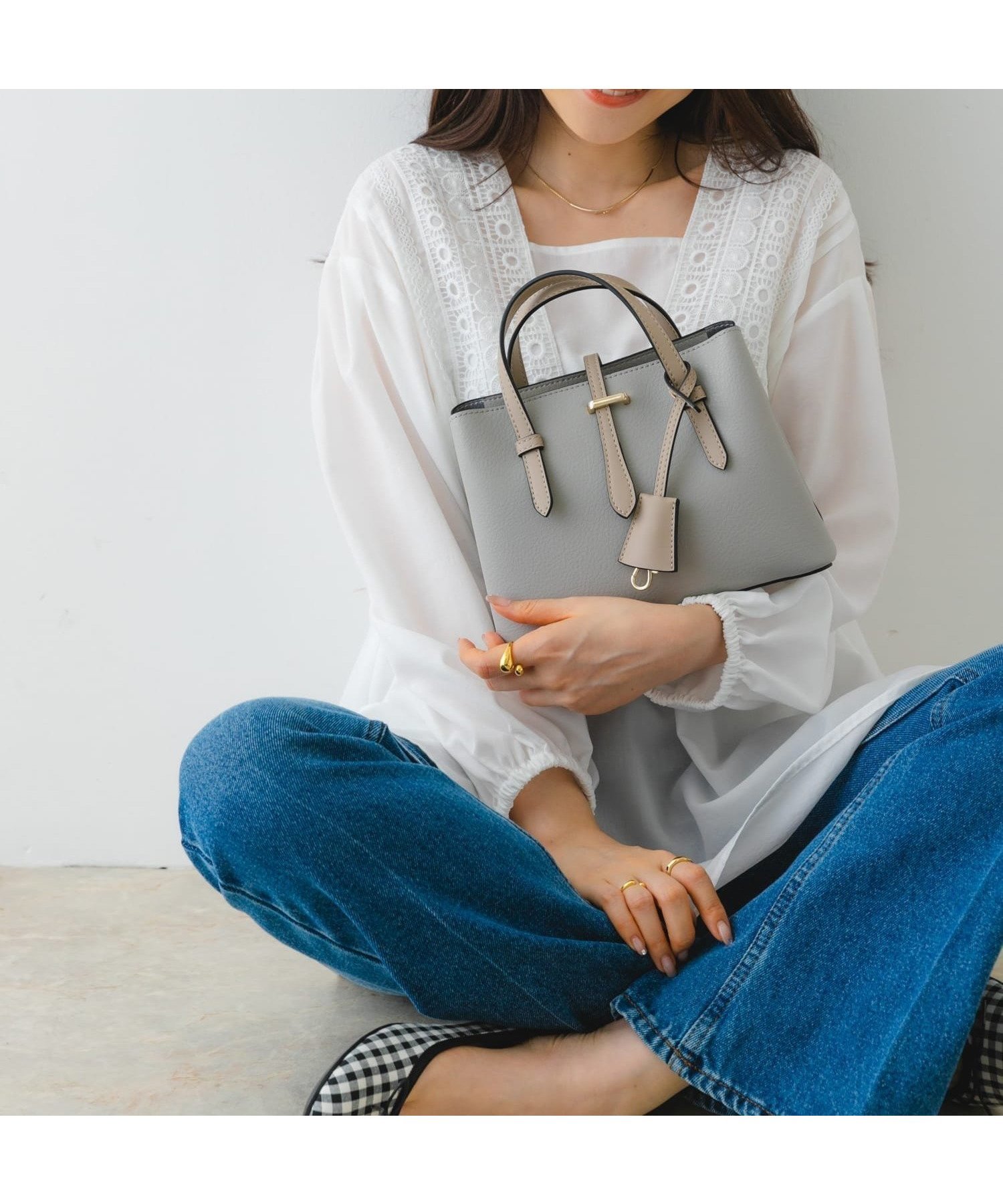【ロデスコ/RODE SKO / URBAN RESEARCH】のチャーム付ミニバッグ『Ssize』 インテリア・キッズ・メンズ・レディースファッション・服の通販 founy(ファニー) 　ファッション　Fashion　レディースファッション　Fashion for Women　コンパクト　Compact, Small Size　チャーム　Charm, Pendant　ミドル　Middle Length, Mid Height　人気　Popular, Best Seller　LIGHT GRAY|ID: prp329100004662327 ipo3291000000034118623