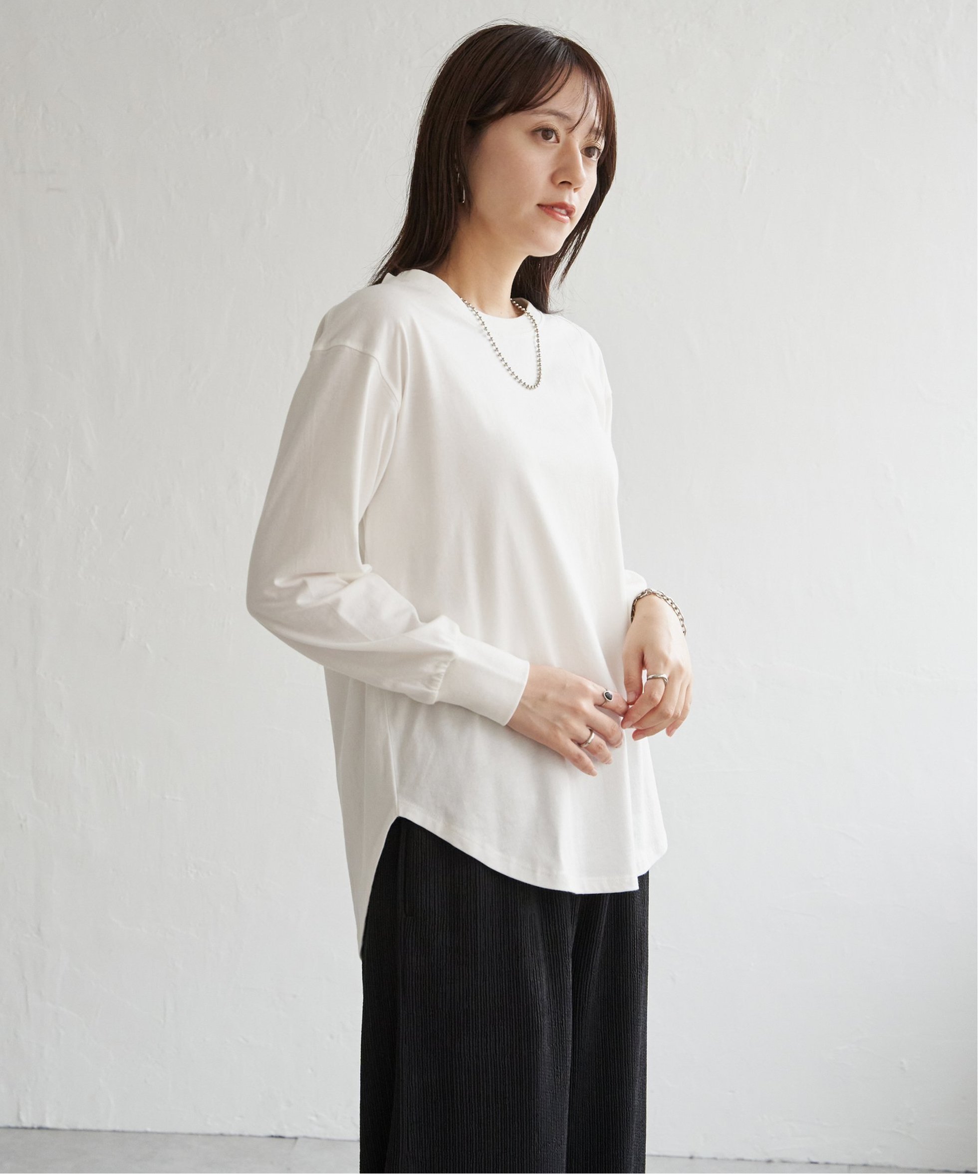 【イッカ/ikka】の【芸能人着用】コットンUSA裾ラウンドロンT インテリア・キッズ・メンズ・レディースファッション・服の通販 founy(ファニー) 　ファッション　Fashion　レディースファッション　Fashion for Women　トップス・カットソー　Cut & Sew Tops　ロングTシャツ・Tシャツ　Longline T-Shirts & Tees　インナー　Innerwear　カットソー　Cut and Sewn Top　シンプル　Simple, Minimal　ラウンド　Round, Round Neck　オフホワイト|ID: prp329100004662328 ipo3291000000033921427