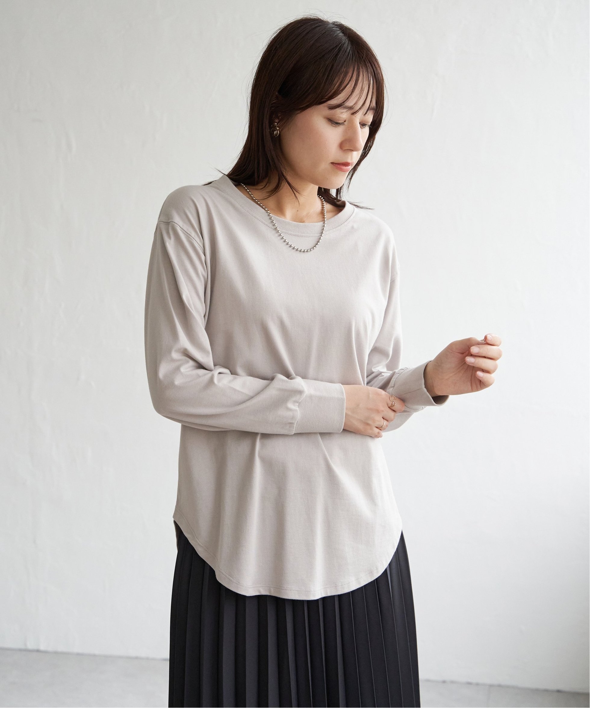【イッカ/ikka】の【芸能人着用】コットンUSA裾ラウンドロンT インテリア・キッズ・メンズ・レディースファッション・服の通販 founy(ファニー) 　ファッション　Fashion　レディースファッション　Fashion for Women　トップス・カットソー　Cut & Sew Tops　ロングTシャツ・Tシャツ　Longline T-Shirts & Tees　インナー　Innerwear　カットソー　Cut and Sewn Top　シンプル　Simple, Minimal　ラウンド　Round, Round Neck　グレージュ|ID: prp329100004662328 ipo3291000000033921429