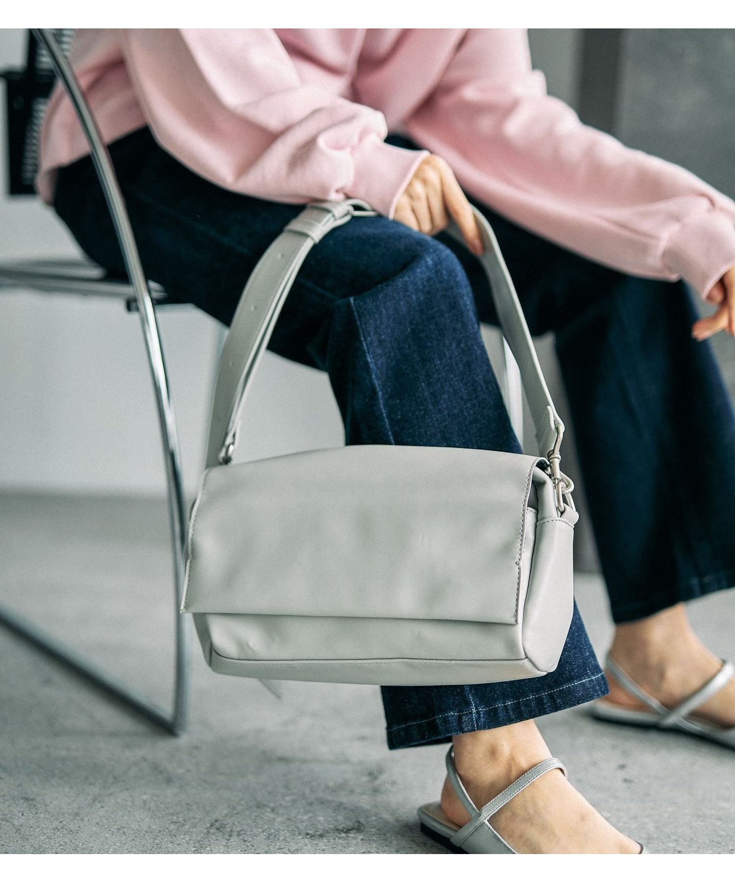 【レプシィム ローリーズファーム/LEPSIM LOWRYS FARM】の【500mlペットボトルも入る】フラップボディバッグ インテリア・キッズ・メンズ・レディースファッション・服の通販 founy(ファニー) 　ファッション　Fashion　レディースファッション　Fashion for Women　バッグ　Bags　コンパクト　Compact, Small Size　ジャケット　Jacket, Outerwear　フィット　Fit, Slim Fit　フェイクレザー　Faux Leather, PU Leather　フラップ　Flap, Flap Pocket　マニッシュ　Mannish, Boyish　ライトグレー12|ID: prp329100004662353 ipo3291000000036088525