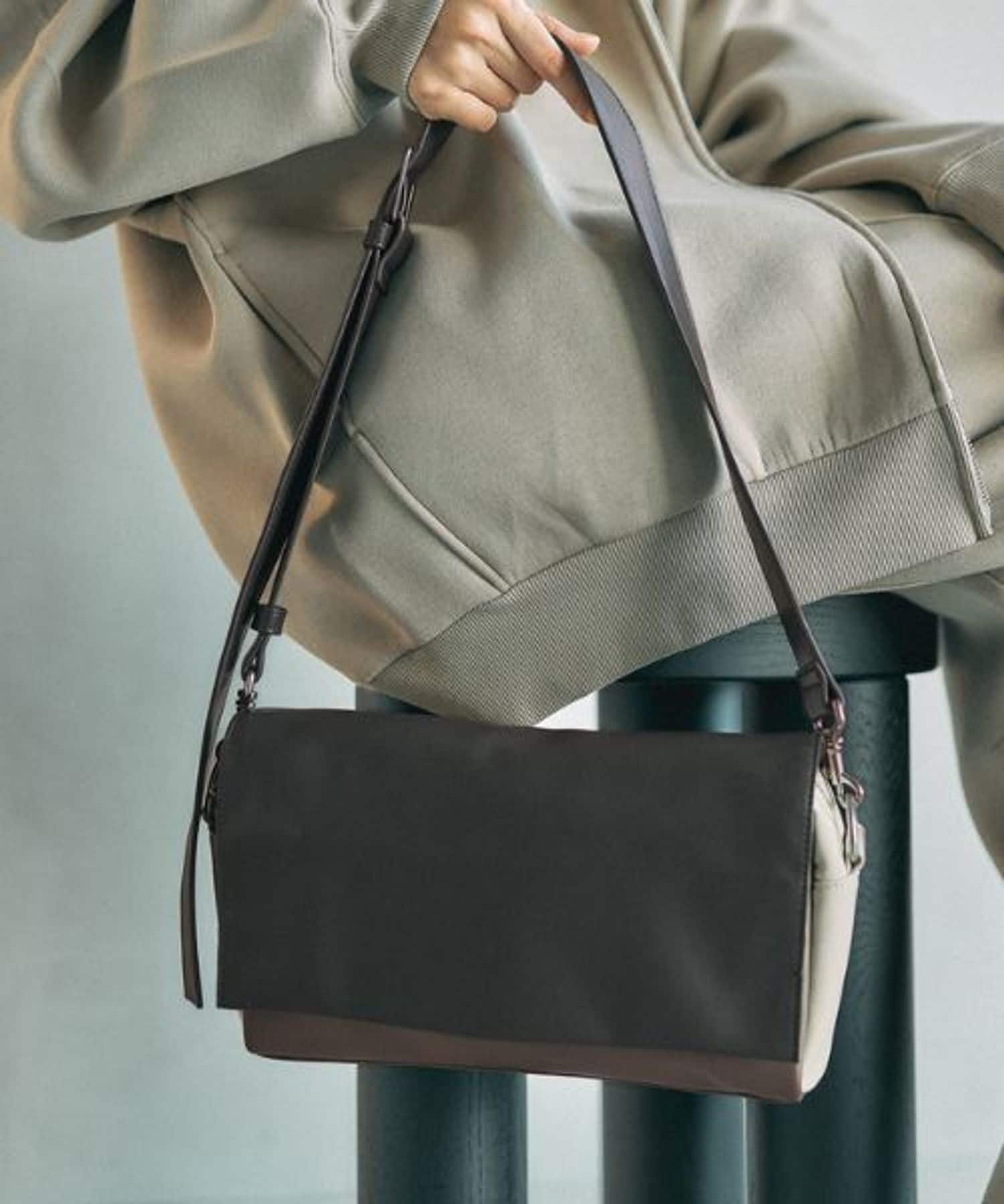 【レプシィム ローリーズファーム/LEPSIM LOWRYS FARM】の【500mlペットボトルも入る】フラップボディバッグ インテリア・キッズ・メンズ・レディースファッション・服の通販 founy(ファニー) 　ファッション　Fashion　レディースファッション　Fashion for Women　バッグ　Bags　コンパクト　Compact, Small Size　ジャケット　Jacket, Outerwear　フィット　Fit, Slim Fit　フェイクレザー　Faux Leather, PU Leather　フラップ　Flap, Flap Pocket　マニッシュ　Mannish, Boyish　グレーマルチ15|ID: prp329100004662353 ipo3291000000036088529