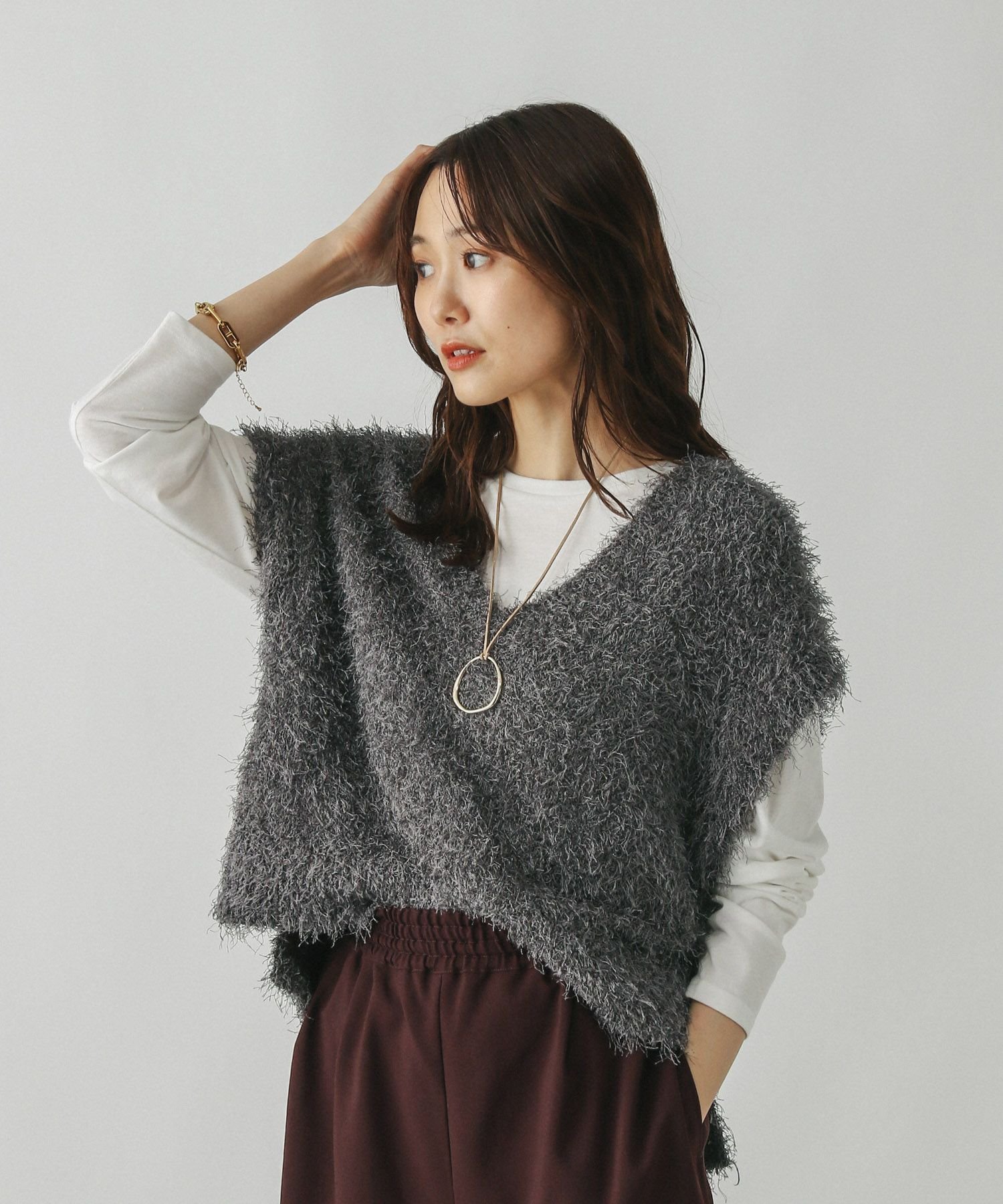 【グローバルワーク/GLOBAL WORK】のサラサラシャギーベスト/長袖T/581160 インテリア・キッズ・メンズ・レディースファッション・服の通販 founy(ファニー) 　ファッション　Fashion　レディースファッション　Fashion for Women　アウター　Coat / Outerwear Collection　トップス・カットソー　Cut & Sew Tops　ベスト&ジレ / 重ね着スタイル　Vests & Gilets　おすすめ　Recommended / Our Picks　インナー　Innerwear　スリット　Slit, Slit Detail　デニム　Denim, Jeans Material　フレア　Flare, Flared　ベスト　Vest, Waistcoat　ベーシック　Basic, Essential　ワイド　Wide, Wide Fit　長袖　Long Sleeve, Full Sleeve　チャコールグレー18|ID: prp329100004662906 ipo3291000000034310547