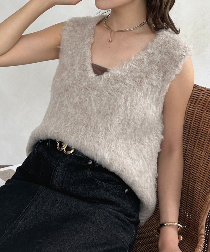 【ゼヴォン/Thevon】のシャギーVネックベスト インテリア・キッズ・メンズ・レディースファッション・服の通販 founy(ファニー) https://founy.com/ ファッション Fashion レディースファッション Fashion for Women アウター Coat / Outerwear Collection トップス・カットソー Cut & Sew Tops ベスト&ジレ / 重ね着スタイル Vests & Gilets Vネックトップス V-Neck Tops / V-Cut Neckline Shirts 2025年 2025 2025-2026秋冬・A/W Autumn/Winter 2025–26 AW25–26 カットソー Cut and Sewn Top スラックス Slacks, Dress Pants デニム Denim, Jeans Material トレンド Trend, Trending Now フレア Flare, Flared ベスト Vest, Waistcoat 秋 Autumn A/W・秋冬 Autumn/Winter |ID: prp329100004663048 ipo3291000000033737258