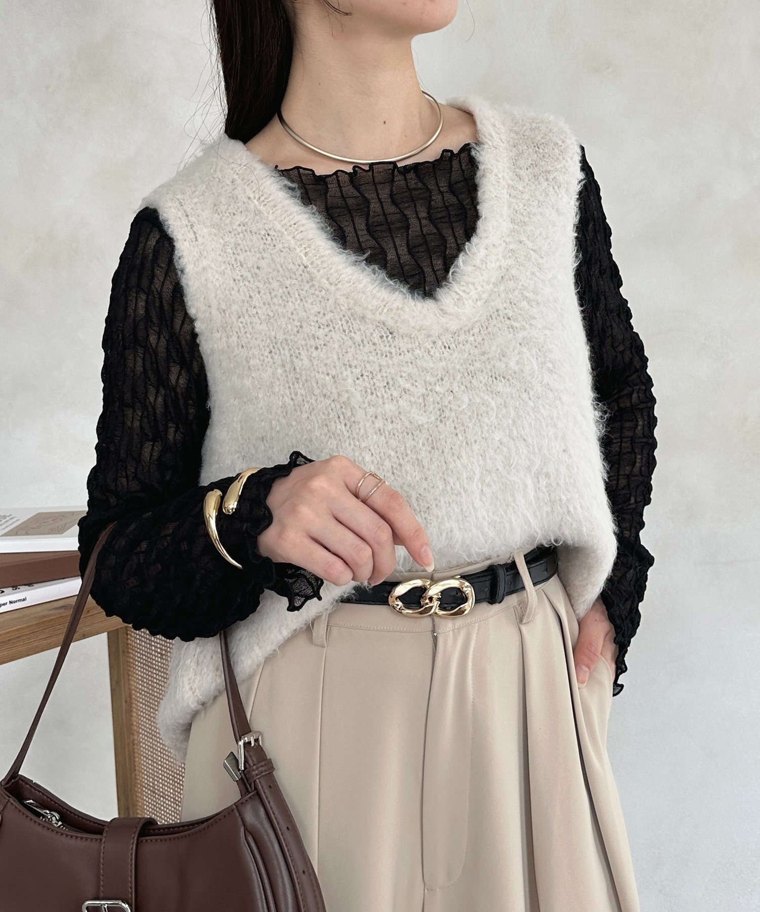 【ゼヴォン/Thevon】のシャギーVネックベスト インテリア・キッズ・メンズ・レディースファッション・服の通販 founy(ファニー) 　ファッション　Fashion　レディースファッション　Fashion for Women　アウター　Coat / Outerwear Collection　トップス・カットソー　Cut & Sew Tops　ベスト&ジレ / 重ね着スタイル　Vests & Gilets　Vネックトップス　V-Neck Tops / V-Cut Neckline Shirts　2025年　2025　2025-2026秋冬・A/W　Autumn/Winter 2025–26 AW25–26　カットソー　Cut and Sewn Top　スラックス　Slacks, Dress Pants　デニム　Denim, Jeans Material　トレンド　Trend, Trending Now　フレア　Flare, Flared　ベスト　Vest, Waistcoat　秋　Autumn　A/W・秋冬　Autumn/Winter　アイボリー|ID: prp329100004663048 ipo3291000000033737260
