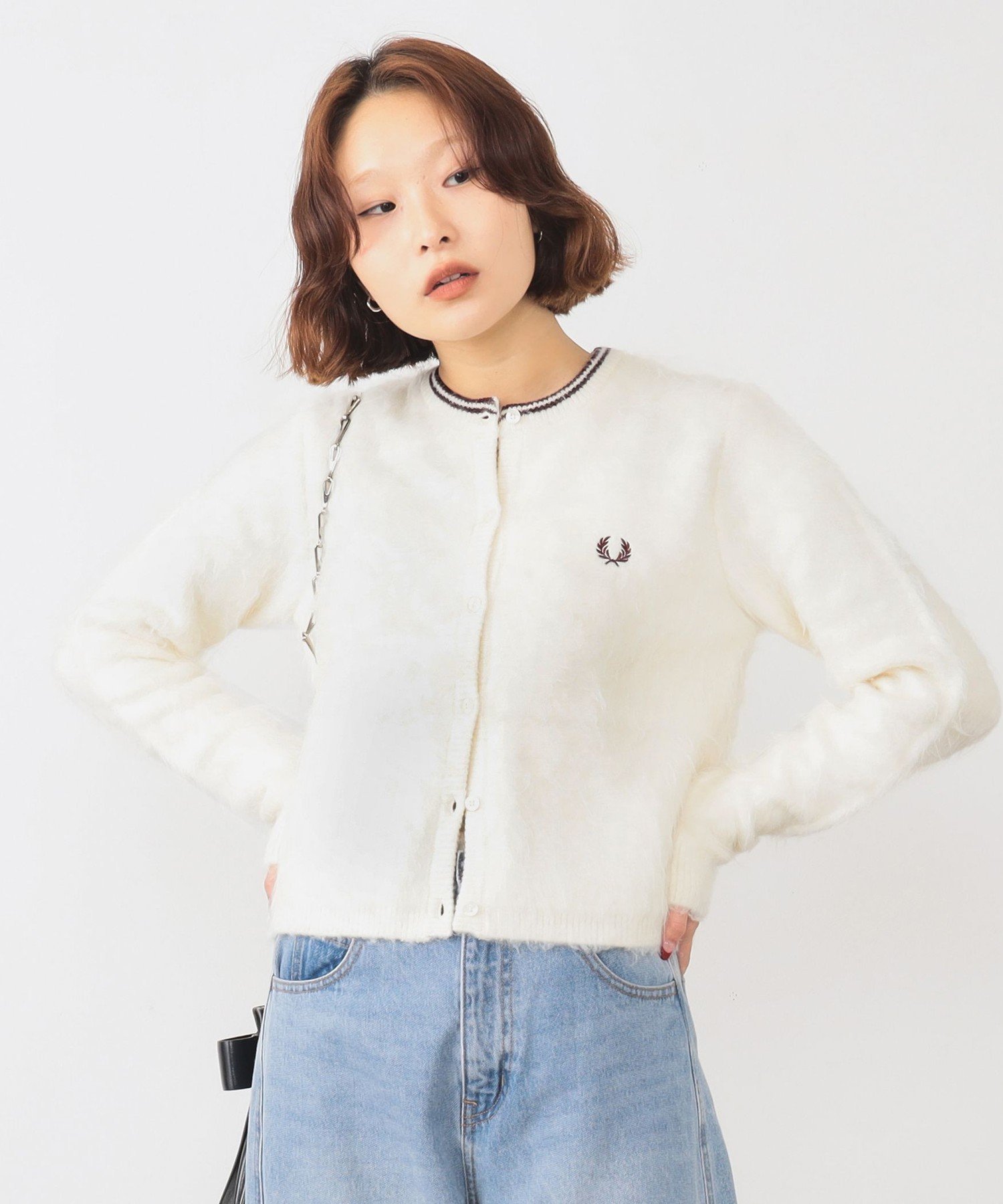 【ビームス ウイメン/BEAMS】の【別注】FRED PERRY / Fluffy Crewneck Knit Cardigan インテリア・キッズ・メンズ・レディースファッション・服の通販 founy(ファニー) ファッション Fashion レディースファッション Fashion for Women トップス・カットソー Cut & Sew Tops ニット Knit Tops & Sweaters カーディガン・羽織り Layered Style Cardigans インナー Innerwear カーディガン Cardigan, Knitwear コンパクト Compact, Small Size シンプル Simple, Minimal スラックス Slacks, Dress Pants ダウン Down, Puffer デニム Denim, Jeans Material バランス Balance, Style Balance ベスト Vest, Waistcoat 別注 Limited Edition, Custom Order 羽織 Haori, Light Jacket ミックス Mix, Mixed Style ロンドン London Style, British Inspired おすすめ Recommended / Our Picks エレガント 上品 Elegant ECRU|ID: prp329100004663139 ipo3291000000034774186