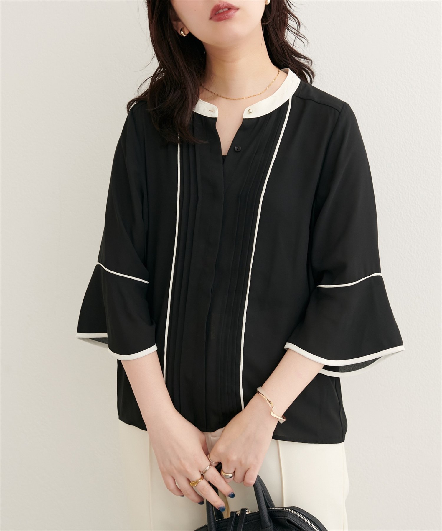 【ナチュラルクチュール/natural couture】の【WEB限定】ピンタックフレアカフス袖ブラウス インテリア・キッズ・メンズ・レディースファッション・服の通販 founy(ファニー) 　ファッション　Fashion　レディースファッション　Fashion for Women　トップス・カットソー　Cut & Sew Tops　シャツ・ブラウス・オフィスカジュアル　Elegant Blouses & Button-Ups　エレガント 上品　Elegant　カフス　Cuff Design　シューズ　Shoes, Footwear　ジャケット　Jacket, Outerwear　スニーカー　Sneakers, Trainers　タイトスカート　Pencil Skirt, Tight Skirt　ダウン　Down, Puffer　デニム　Denim, Jeans Material　定番　Standard, Basic Item　フェミニン　Feminine, Girly　フラット　Flat, Flat Shoes　フレア　Flare, Flared　フロント　Front, Front Design　リラックス　Relax, Relaxed Fit　ワイド　Wide, Wide Fit　2025年　2025　2025-2026秋冬・A/W　Autumn/Winter 2025–26 AW25–26　ブラック|ID: prp329100004663175 ipo3291000000033737745
