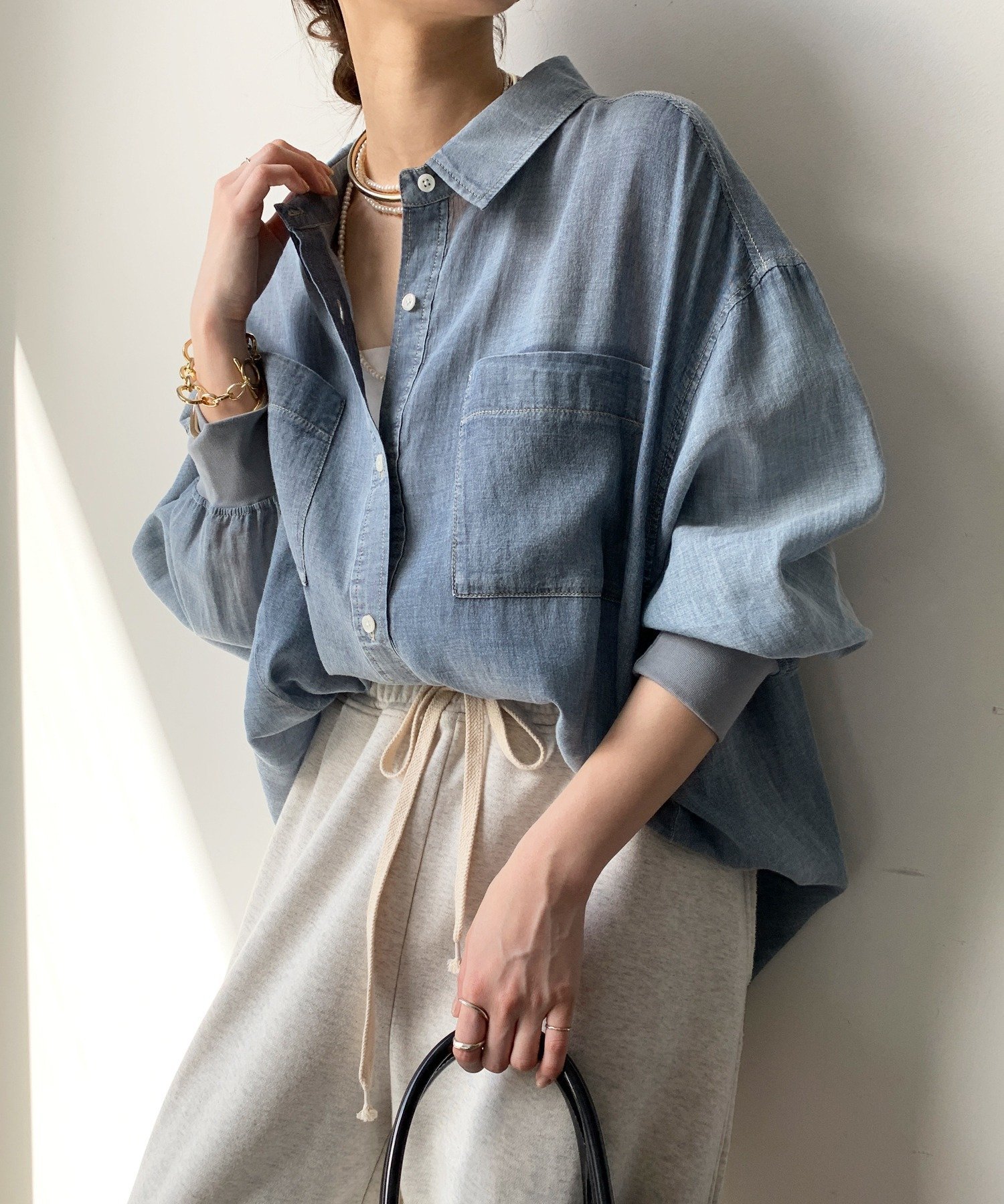【ドゥドゥ/DouDou】の袖リブシアーデニムシャツ インテリア・キッズ・メンズ・レディースファッション・服の通販 founy(ファニー) 　ファッション　Fashion　レディースファッション　Fashion for Women　トップス・カットソー　Cut & Sew Tops　シャツ・ブラウス・オフィスカジュアル　Elegant Blouses & Button-Ups　2025年　2025　2025春夏・S/S　Spring/Summer 2025 SS25　シアー　Sheer, See-Through　デニム　Denim, Jeans Material　夏　Summer　S/S・春夏　SS, Spring/Summer, Warm Season　サックスブルー|ID: prp329100004663454 ipo3291000000033738735