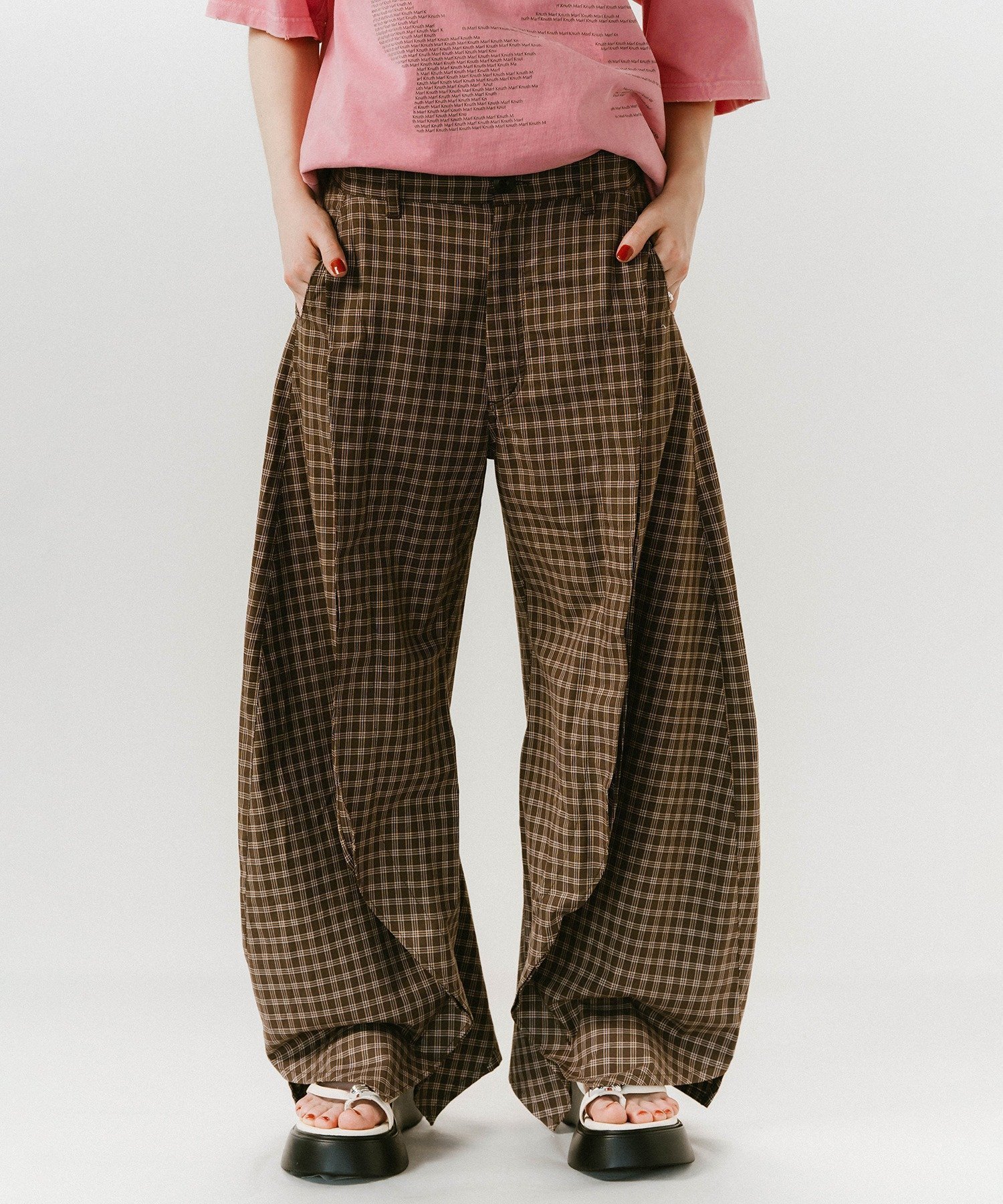 【カセットチャート/Cassette Chart】のKnuth Marf/slit deformed pant デザインパンツ インテリア・キッズ・メンズ・レディースファッション・服の通販 founy(ファニー) 　ファッション　Fashion　レディースファッション　Fashion for Women　パンツ　Pants & Trousers　アクセサリー　Fashion Accessories　クッション　Cushion, Throw Pillow　トレンド　Trend, Trending Now　ドレープ　Drape, Draping Fabric　フォルム　Silhouette, Form　再入荷　Restock / Back in Stock　BRN|ID: prp329100004663477 ipo3291000000033738824