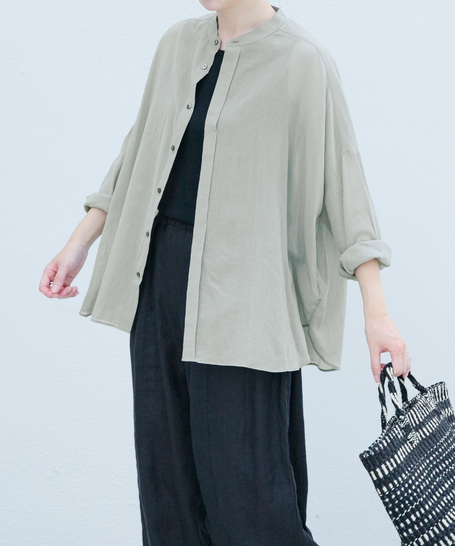 【かぐれ/kagure / URBAN RESEARCH】のバックタックワイドシャツ インテリア・キッズ・メンズ・レディースファッション・服の通販 founy(ファニー) 　ファッション　Fashion　レディースファッション　Fashion for Women　トップス・カットソー　Cut & Sew Tops　シャツ・ブラウス・オフィスカジュアル　Elegant Blouses & Button-Ups　バッグ　Bags　エアリー　Airy Texture　吸水　Absorbent, Quick-Dry　シアー　Sheer, See-Through　シンプル　Simple, Minimal　スタンド　Stand Collar, Upright Stand　ストレート　Straight, Straight Cut　フロント　Front, Front Design　ワイド　Wide, Wide Fit　S/S・春夏　SS, Spring/Summer, Warm Season　おすすめ　Recommended / Our Picks　夏　Summer　エレガント 上品　Elegant　2025年　2025　2025春夏・S/S　Spring/Summer 2025 SS25　SMOKE KHK|ID: prp329100004663611 ipo3291000000033844628