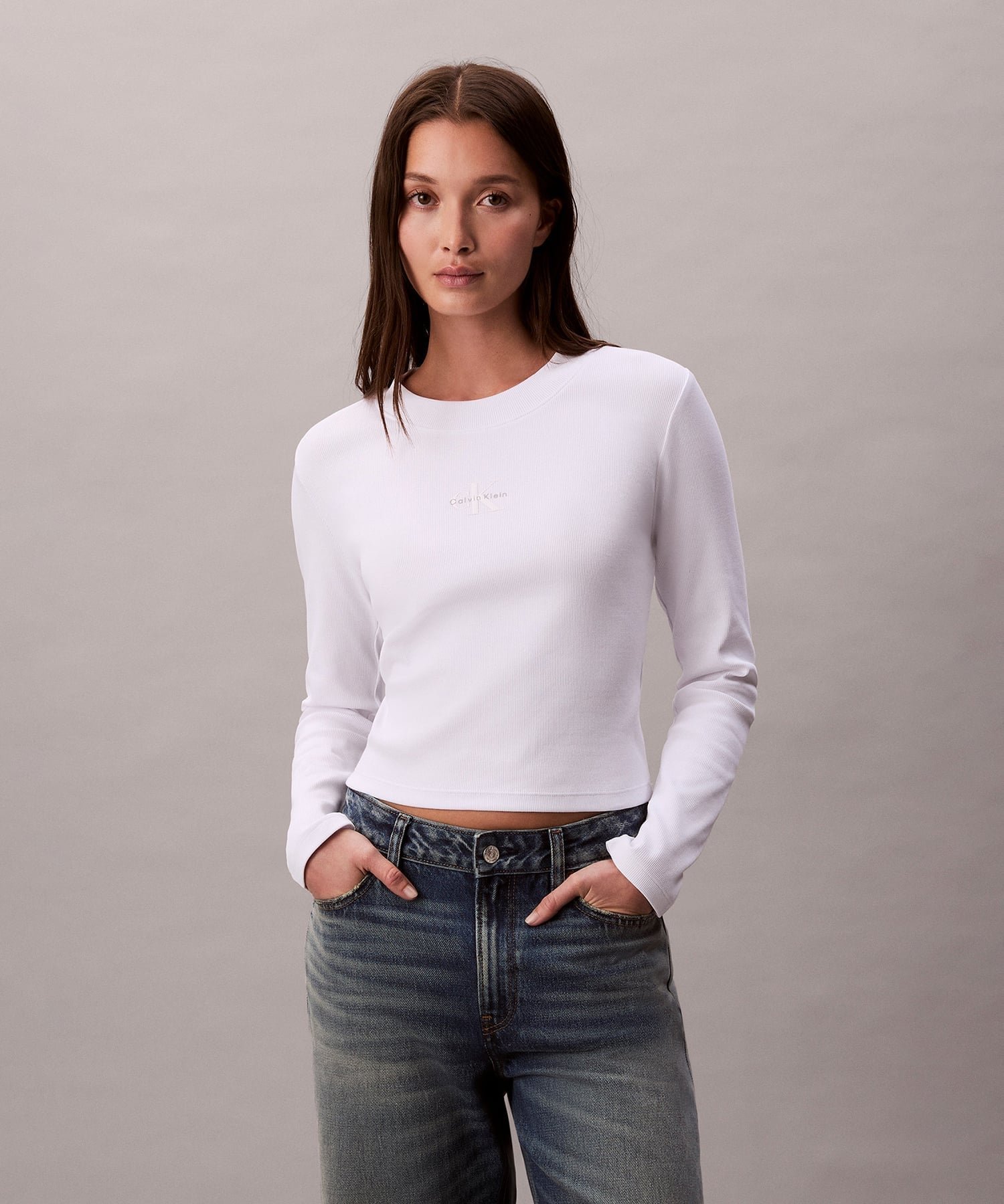 【カルバンクライン/Calvin Klein】の【公式ショップ】 カルバンクライン ロングスリーブモノグラムベビーTシャツ Calvin Klein Jeans 47A803G インテリア・キッズ・メンズ・レディースファッション・服の通販 founy(ファニー) 　ファッション　Fashion　レディースファッション　Fashion for Women　トップス・カットソー　Cut & Sew Tops　シャツ・ブラウス・オフィスカジュアル　Elegant Blouses & Button-Ups　ロングTシャツ・Tシャツ　Longline T-Shirts & Tees　シンプル　Simple, Minimal　スリーブ　Sleeve, Long Sleeve / Short Sleeve　トレンド　Trend, Trending Now　フィット　Fit, Slim Fit　フロント　Front, Front Design　ロング　Long, Long-Length　ワンポイント　One Point, Statement Accent　Brilliant White|ID: prp329100004664322 ipo3291000000033742142