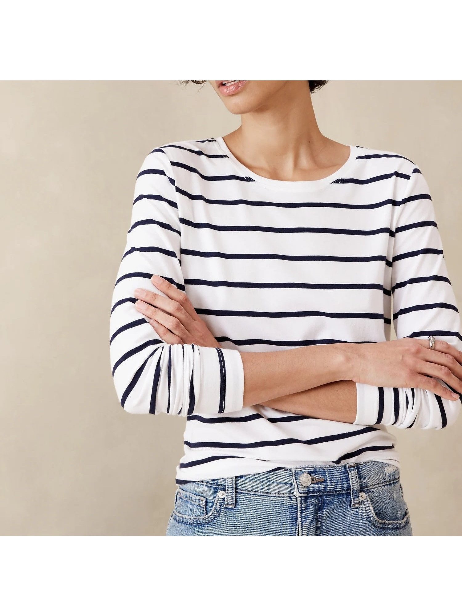 【バナナリパブリック ファクトリーストア/BANANA REPUBLIC FACTORY STORE】のBANANA REPUBLIC FACTORY STORE タイムレスクルーネックTシャツ インテリア・キッズ・メンズ・レディースファッション・服の通販 founy(ファニー) 　ファッション　Fashion　レディースファッション　Fashion for Women　トップス・カットソー　Cut & Sew Tops　シャツ・ブラウス・オフィスカジュアル　Elegant Blouses & Button-Ups　ロングTシャツ・Tシャツ　Longline T-Shirts & Tees　インナー　Innerwear　ロング　Long, Long-Length　羽織　Haori, Light Jacket　WHITE WITH NAVY STRIPE|ID: prp329100004664412 ipo3291000000033836854