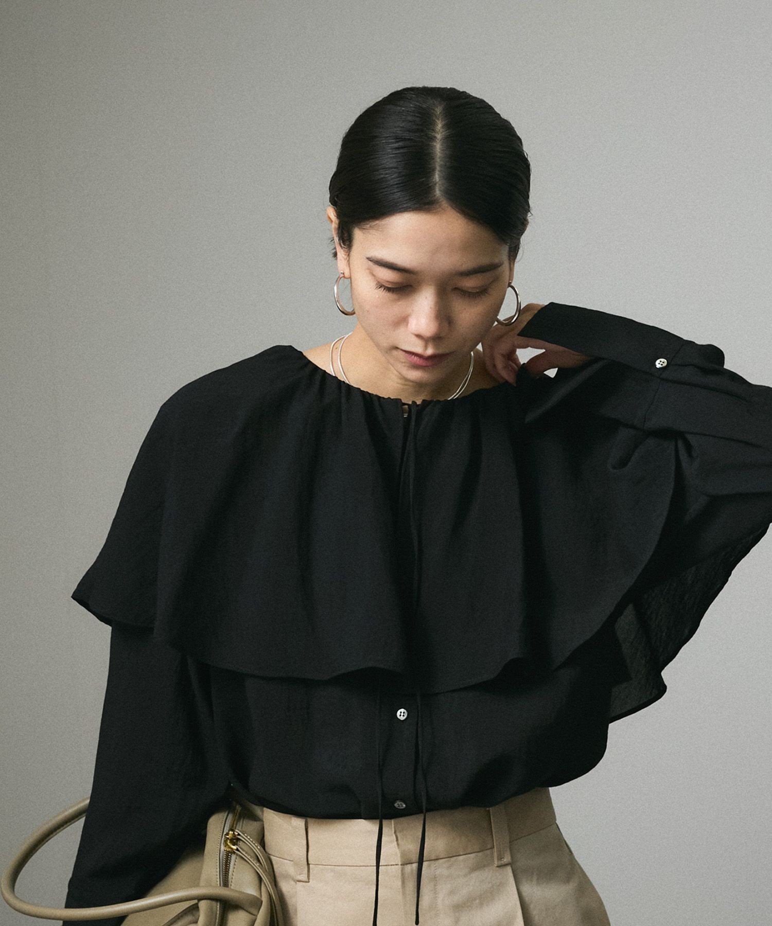 【サロン アダム エ ロペ/SALON adam et rope'】のフロントリボンフリルカラーブラウス 人気、トレンドファッション・服の通販 founy(ファニー) 　ファッション　Fashion　レディースファッション　Fashion for Women　トップス・カットソー　Cut & Sew Tops　シャツ・ブラウス・オフィスカジュアル　Elegant Blouses & Button-Ups　イエロー　Yellow　インナー　Innerwear　カフス　Cuff Design　今季　This Season, Current Season　ジャケット　Jacket, Outerwear　フリル　Frill, Ruffle　フロント　Front, Front Design　ポケット　Pocket, Pocket Detail　羽織　Haori, Light Jacket　リラックス　Relax, Relaxed Fit　ロング　Long, Long-Length　おすすめ　Recommended / Our Picks　 other-1|ID: prp329100004664432 ipo3291000000033742489