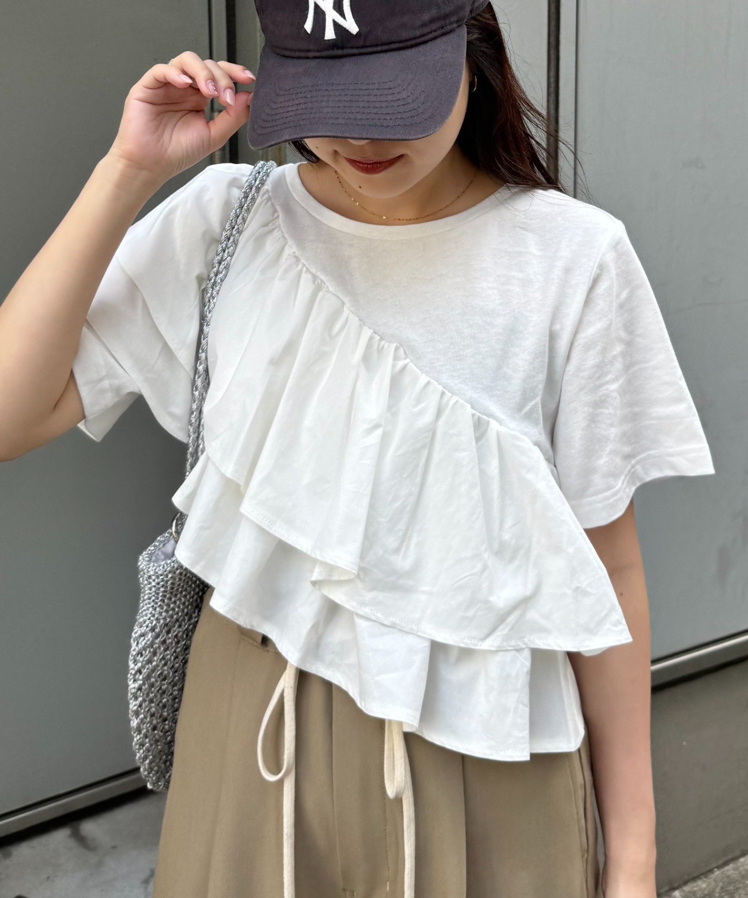 【チャオパニックティピー/CIAOPANIC TYPY】の【二の腕カバー】アシメフリルデザインカットソー 人気、トレンドファッション・服の通販 founy(ファニー) 　ファッション　Fashion　レディースファッション　Fashion for Women　トップス・カットソー　Cut & Sew Tops　カットソー・ベーシックTシャツ　Cut-and-Sewn Tops / Stretch Tees & Basics　アシンメトリー　Asymmetrical Style　シンプル　Simple, Minimal　ダウン　Down, Puffer　デニム　Denim, Jeans Material　フリル　Frill, Ruffle　ベーシック　Basic, Essential　ボトム　Bottoms, Lower Wear　おすすめ　Recommended / Our Picks　 other-1|ID: prp329100004665913 ipo3291000000033840282