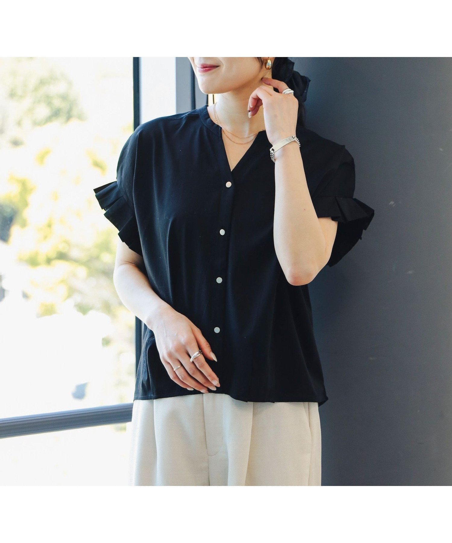 【ビームス ハート/BEAMS HEART】の【WEB限定色あり/ベストセラー/ウォッシャブル/半袖】スキッパーネック カットソー 25SS きれいめ お仕事 ブラウス見え キーネック インテリア・キッズ・メンズ・レディースファッション・服の通販 founy(ファニー) 　ファッション　Fashion　レディースファッション　Fashion for Women　アウター　Coat / Outerwear Collection　トップス・カットソー　Cut & Sew Tops　シャツ・ブラウス・オフィスカジュアル　Elegant Blouses & Button-Ups　ベスト&ジレ / 重ね着スタイル　Vests & Gilets　カットソー・ベーシックTシャツ　Cut-and-Sewn Tops / Stretch Tees & Basics　ウォッシャブル　Machine Washable　カットソー　Cut and Sewn Top　シルケット　Silket, Silky Cotton　スキッパー　Skipper, Open Collar　バランス　Balance, Style Balance　フェミニン　Feminine, Girly　フリル　Frill, Ruffle　フロント　Front, Front Design　ボトム　Bottoms, Lower Wear　半袖　Short Sleeve, Half Sleeve　おすすめ　Recommended / Our Picks　エレガント 上品　Elegant　ビジネス 仕事 通勤　Business / Work / Commuting　2025年　2025　2025春夏・S/S　Spring/Summer 2025 SS25　BLACK|ID: prp329100004665930 ipo3291000000033748654