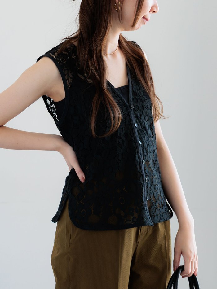 【テチチ/Te chichi】の前あきレイヤードレースジレベスト インテリア・キッズ・メンズ・レディースファッション・服の通販 founy(ファニー) https://founy.com/ ファッション Fashion レディースファッション Fashion for Women アウター Coat / Outerwear Collection トップス・カットソー Cut & Sew Tops ベスト&ジレ / 重ね着スタイル Vests & Gilets スリット Slit, Slit Detail レース Lace, Lace Fabric エレガント 上品 Elegant |ID: prp329100004665940 ipo3291000000033748707