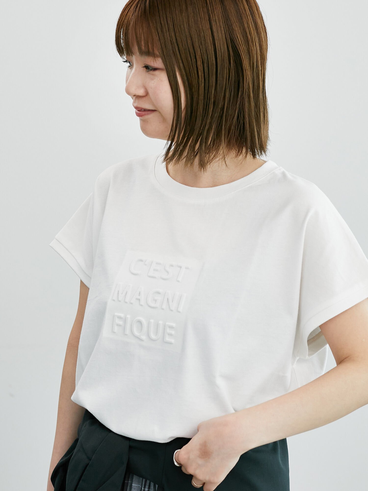 【テチチ/Te chichi】のエンボスロゴTシャツ インテリア・キッズ・メンズ・レディースファッション・服の通販 founy(ファニー) 　ファッション　Fashion　レディースファッション　Fashion for Women　トップス・カットソー　Cut & Sew Tops　シャツ・ブラウス・オフィスカジュアル　Elegant Blouses & Button-Ups　ロングTシャツ・Tシャツ　Longline T-Shirts & Tees　コンパクト　Compact, Small Size　シンプル　Simple, Minimal　スリーブ　Sleeve, Long Sleeve / Short Sleeve　フレンチ　French, French Style　オフホワイト|ID: prp329100004666182 ipo3291000000033749665