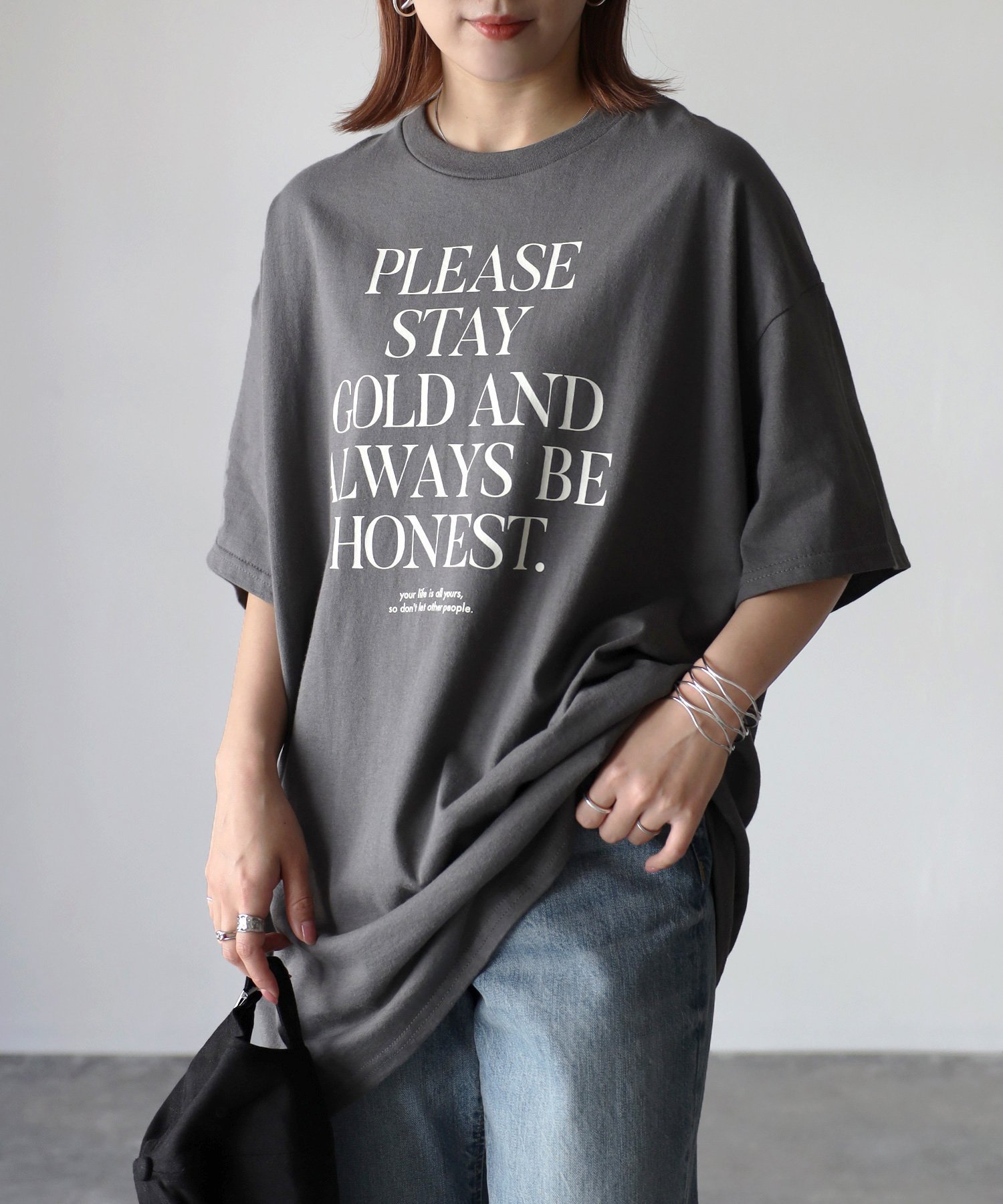 【リベリー/Riberry】のGILDAN ロゴプリントオーバーサイズTシャツ 人気、トレンドファッション・服の通販 founy(ファニー) 　ファッション　Fashion　レディースファッション　Fashion for Women　トップス・カットソー　Cut & Sew Tops　シャツ・ブラウス・オフィスカジュアル　Elegant Blouses & Button-Ups　ロングTシャツ・Tシャツ　Longline T-Shirts & Tees　インナー　Innerwear　コンパクト　Compact, Small Size　シンプル　Simple, Minimal　スラックス　Slacks, Dress Pants　チュニック　Tunic, Long Top　デニム　Denim, Jeans Material　トレンド　Trend, Trending Now　人気　Popular, Best Seller　ルーズ　Loose, Oversized　おすすめ　Recommended / Our Picks　 other-1|ID: prp329100004666206 ipo3291000000033749749