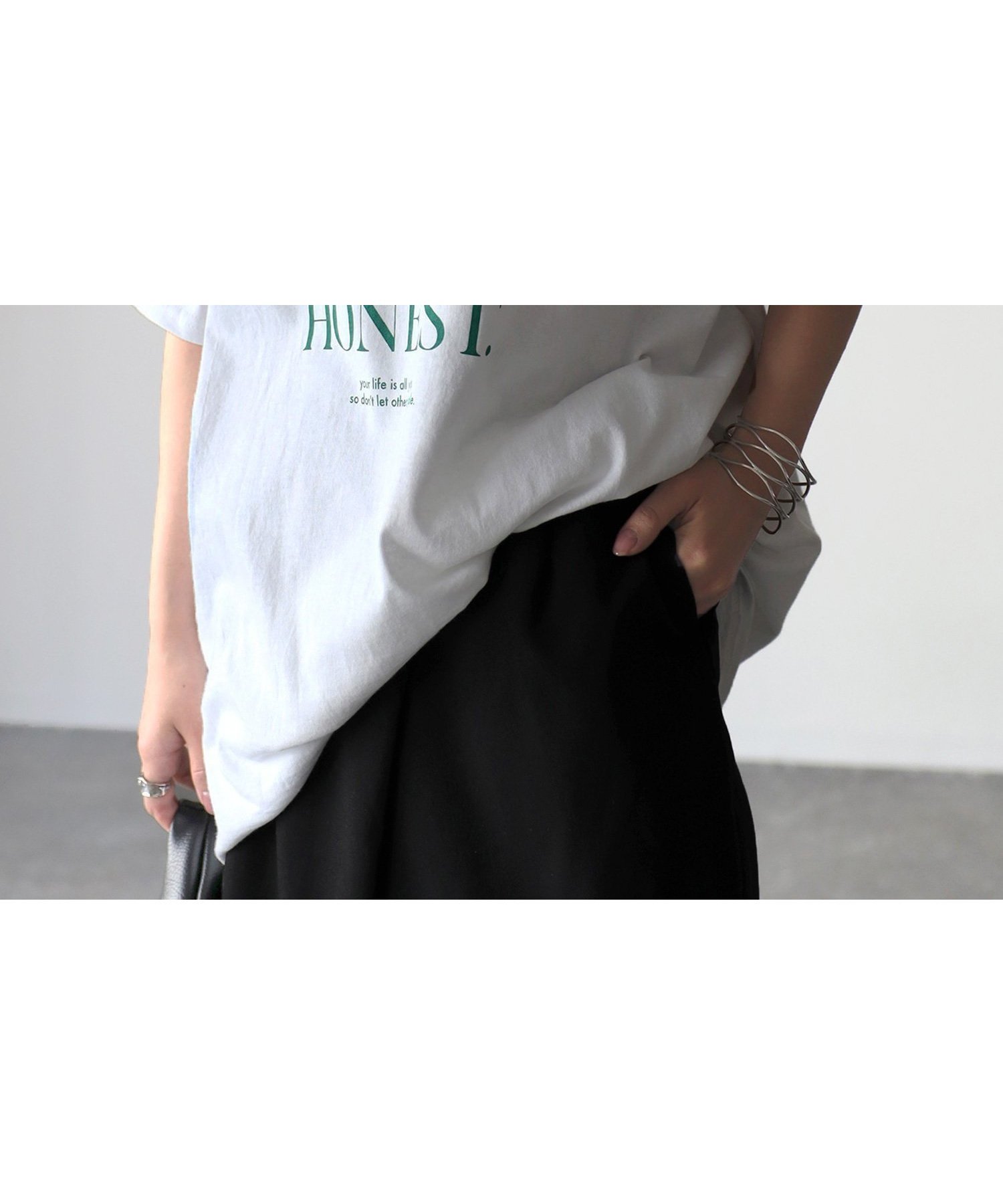 【リベリー/Riberry】のGILDAN ロゴプリントオーバーサイズTシャツ インテリア・キッズ・メンズ・レディースファッション・服の通販 founy(ファニー) 　ファッション　Fashion　レディースファッション　Fashion for Women　トップス・カットソー　Cut & Sew Tops　シャツ・ブラウス・オフィスカジュアル　Elegant Blouses & Button-Ups　ロングTシャツ・Tシャツ　Longline T-Shirts & Tees　インナー　Innerwear　コンパクト　Compact, Small Size　シンプル　Simple, Minimal　スラックス　Slacks, Dress Pants　チュニック　Tunic, Long Top　デニム　Denim, Jeans Material　トレンド　Trend, Trending Now　人気　Popular, Best Seller　ルーズ　Loose, Oversized　おすすめ　Recommended / Our Picks　ホワイト×グリーン|ID: prp329100004666206 ipo3291000000033749765