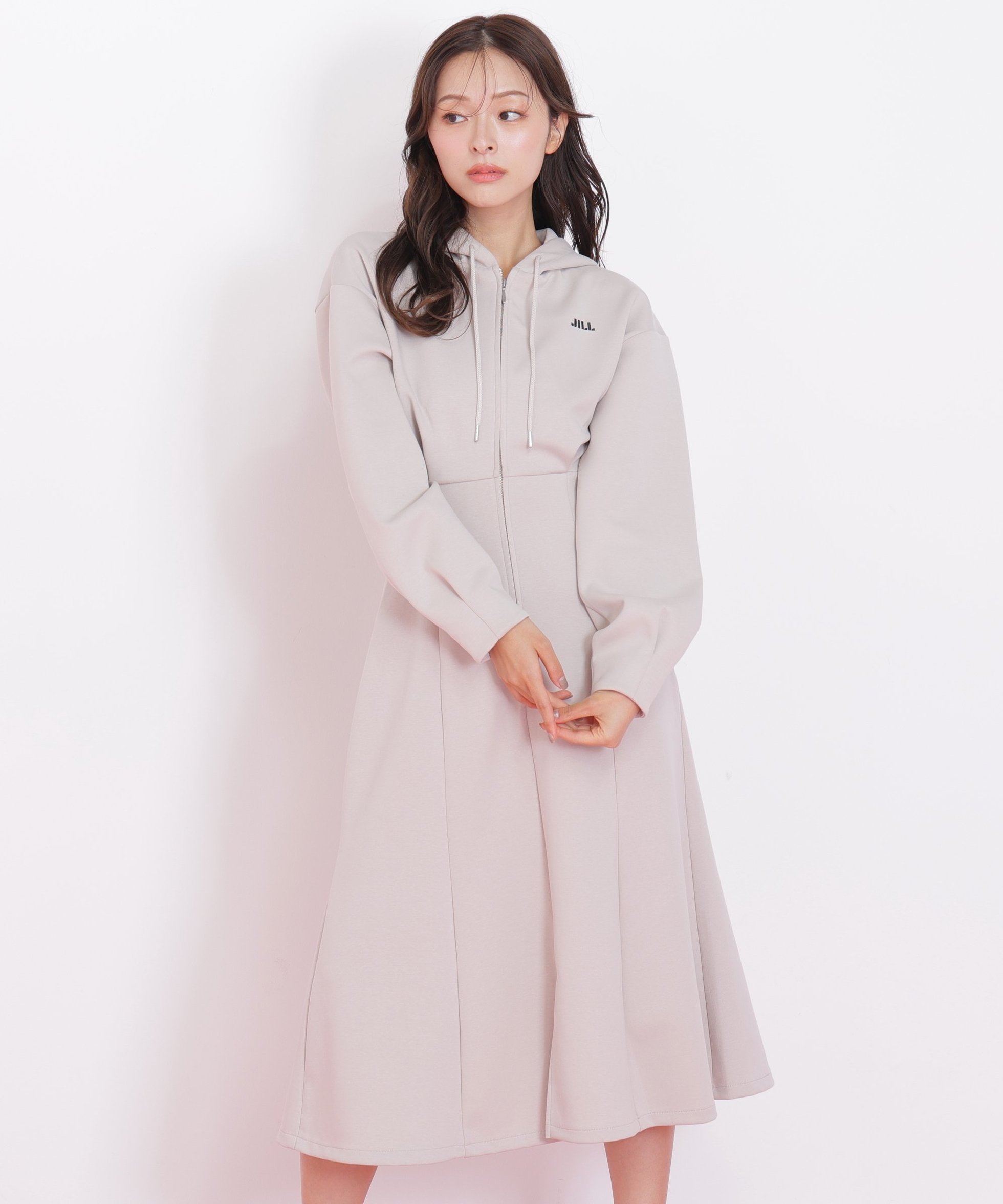 【ジルバイジルスチュアート/JILL by JILLSTUART】のダイバーフーディーロングワンピース インテリア・キッズ・メンズ・レディースファッション・服の通販 founy(ファニー) 　ファッション　Fashion　レディースファッション　Fashion for Women　ワンピース　Dresses　フィット　Fit, Slim Fit　ロング　Long, Long-Length　楽ちん　Easy Fit, Comfortable　ベージュ|ID: prp329100004666242 ipo3291000000033749898