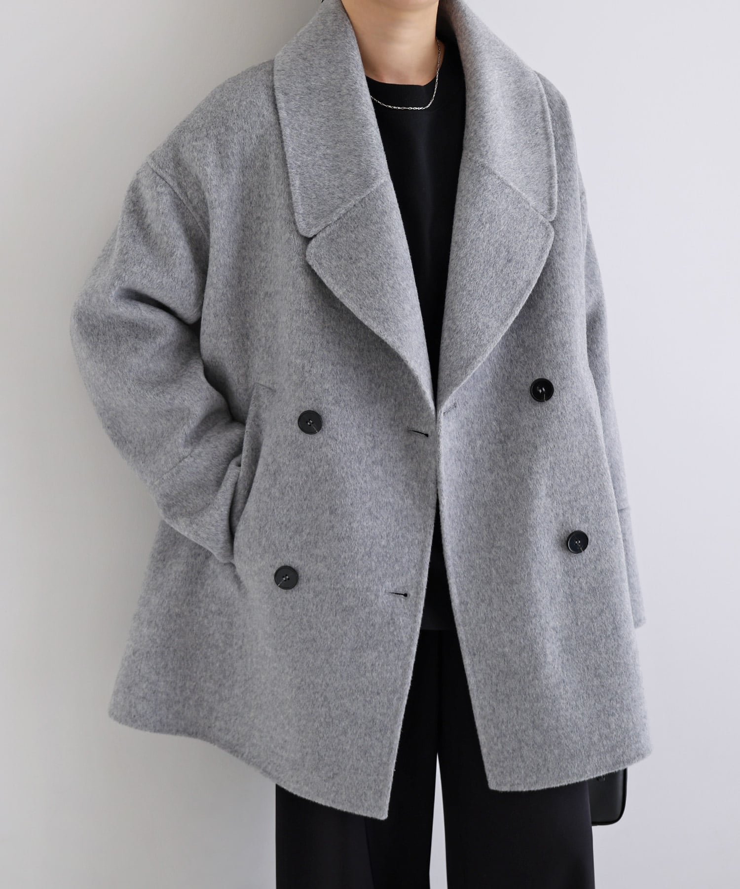 【アンドミー/andme】のリバー ピーコート evernavy エバーネイビー インテリア・キッズ・メンズ・レディースファッション・服の通販 founy(ファニー) 　ファッション　Fashion　レディースファッション　Fashion for Women　アウター　Coat / Outerwear Collection　コート・ロングコート・ピーコート　Long Coats, Peacoats & More　ダブル　Double, Double-Breasted　トレンド　Trend, Trending Now　フェイス　Face, Facial Design　ベーシック　Basic, Essential　ボックス　Boxy, Box Shape　ポケット　Pocket, Pocket Detail　ライトグレー|ID: prp329100004666323 ipo3291000000035079867