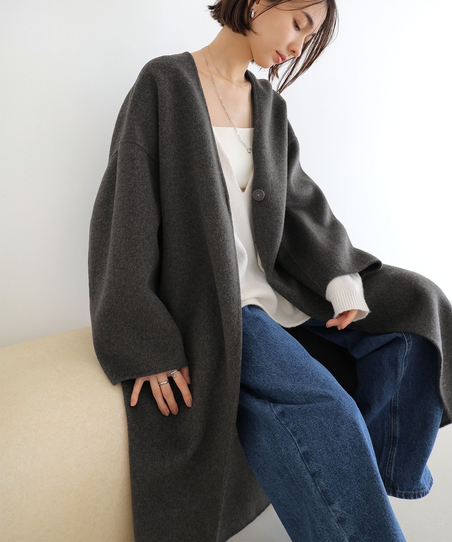 【アンドミー/andme】のノーカラー リバー コクーン コート evernavy エバーネイビー インテリア・キッズ・メンズ・レディースファッション・服の通販 founy(ファニー) 　ファッション　Fashion　レディースファッション　Fashion for Women　アウター　Coat / Outerwear Collection　コート・ロングコート・ピーコート　Long Coats, Peacoats & More　コクーン　Cocoon, Cocoon Silhouette　シンプル　Simple, Minimal　ダブル　Double, Double-Breasted　フェイス　Face, Facial Design　ポケット　Pocket, Pocket Detail　チャコールグレー|ID: prp329100004666337 ipo3291000000034478942