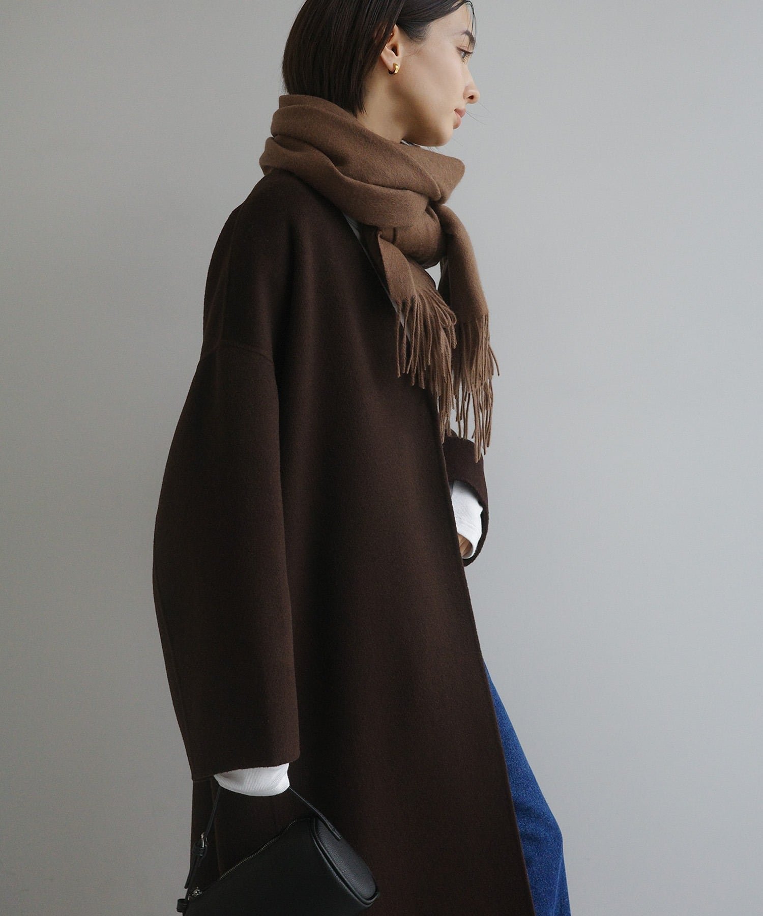 【アンドミー/andme】のノーカラー リバー コクーン コート evernavy エバーネイビー インテリア・キッズ・メンズ・レディースファッション・服の通販 founy(ファニー) 　ファッション　Fashion　レディースファッション　Fashion for Women　アウター　Coat / Outerwear Collection　コート・ロングコート・ピーコート　Long Coats, Peacoats & More　コクーン　Cocoon, Cocoon Silhouette　シンプル　Simple, Minimal　ダブル　Double, Double-Breasted　フェイス　Face, Facial Design　ポケット　Pocket, Pocket Detail　ブラウン|ID: prp329100004666337 ipo3291000000034478945