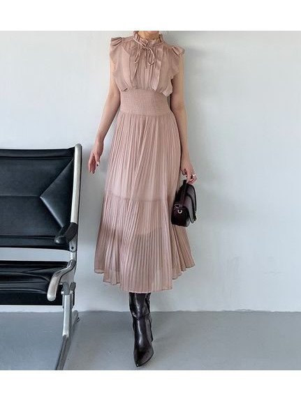 【スナイデル/SNIDEL】のSustainableシアープリーツウエストワンピース インテリア・キッズ・メンズ・レディースファッション・服の通販 founy(ファニー) 　ファッション　Fashion　レディースファッション　Fashion for Women　ワンピース　Dresses　インナー　Innerwear　ウェーブ　Wavy Pattern　エレガント 上品　Elegant　オケージョン　Occasion Wear　キャミワンピース　Cami Dress, Slip Dress　ギャザー　Gathered, Ruffled　今季　This Season, Current Season　シャーリング　Shirring, Ruched　スタンド　Stand Collar, Upright Stand　ストレート　Straight, Straight Cut　フィット　Fit, Slim Fit　フリル　Frill, Ruffle　プリント　Print, Printed Pattern　プリーツ　Pleats, Pleated　無地　Plain, Solid Color　楽ちん　Easy Fit, Comfortable　おすすめ　Recommended / Our Picks　旅行　Travel　PBEG[036]|ID: prp329100004666627 ipo3291000000033751292