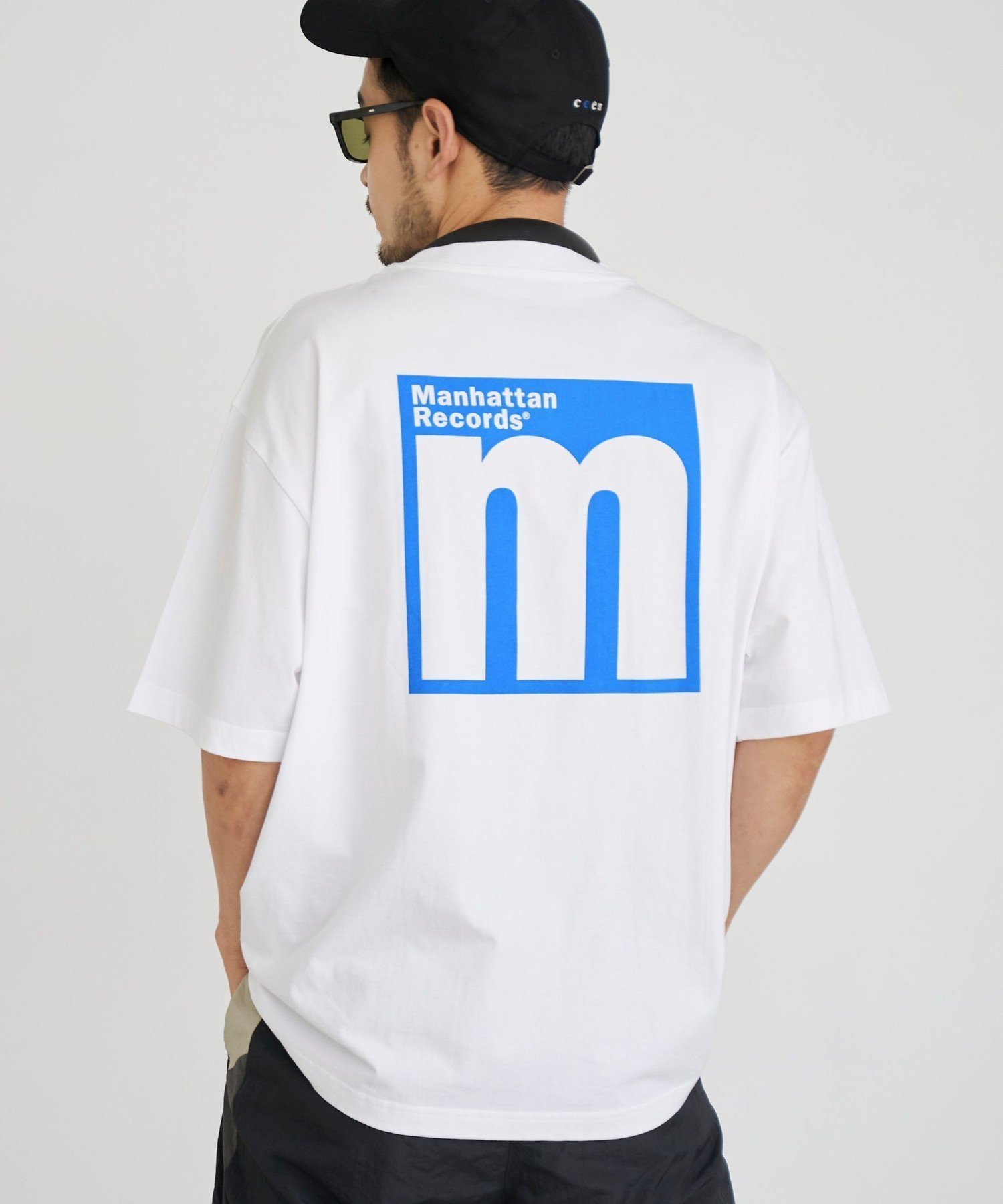 【コーエン/COEN】のManhattan Records(マンハッタンレコード)別注ショートスリーブTシャツ インテリア・キッズ・メンズ・レディースファッション・服の通販 founy(ファニー) 　ファッション　Fashion　レディースファッション　Fashion for Women　トップス・カットソー　Cut & Sew Tops　シャツ・ブラウス・オフィスカジュアル　Elegant Blouses & Button-Ups　ロングTシャツ・Tシャツ　Longline T-Shirts & Tees　キャップ&ハット　Hats & Caps　ウォレット　Wallet　グラフィック　Graphic, Graphic Design　ショート　Short, Short Length　シンプル　Simple, Minimal　スペシャル　Special, Limited Edition　スリーブ　Sleeve, Long Sleeve / Short Sleeve　フロント　Front, Front Design　プリント　Print, Printed Pattern　ポーチ　Pouch, Small Case　別注　Limited Edition, Custom Order　半袖　Short Sleeve, Half Sleeve　ロング　Long, Long-Length　WHITE|ID: prp329100004666692 ipo3291000000034339281