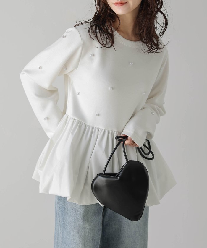 【ラジュール/Lajour】のパールモチーフペプラムトップス インテリア・キッズ・メンズ・レディースファッション・服の通販 founy(ファニー) https://founy.com/ ファッション Fashion レディースファッション Fashion for Women トップス・カットソー Cut & Sew Tops なめらか Smooth, Silky Texture スラックス Slacks, Dress Pants デニム Denim, Jeans Material バルーン Balloon, Balloon Silhouette パール Pearl, Pearl Accent フェミニン Feminine, Girly フロント Front, Front Design ペプラム Peplum, Flared Hem モチーフ Motif, Design Theme エレガント 上品 Elegant |ID: prp329100004666704 ipo3291000000033875502