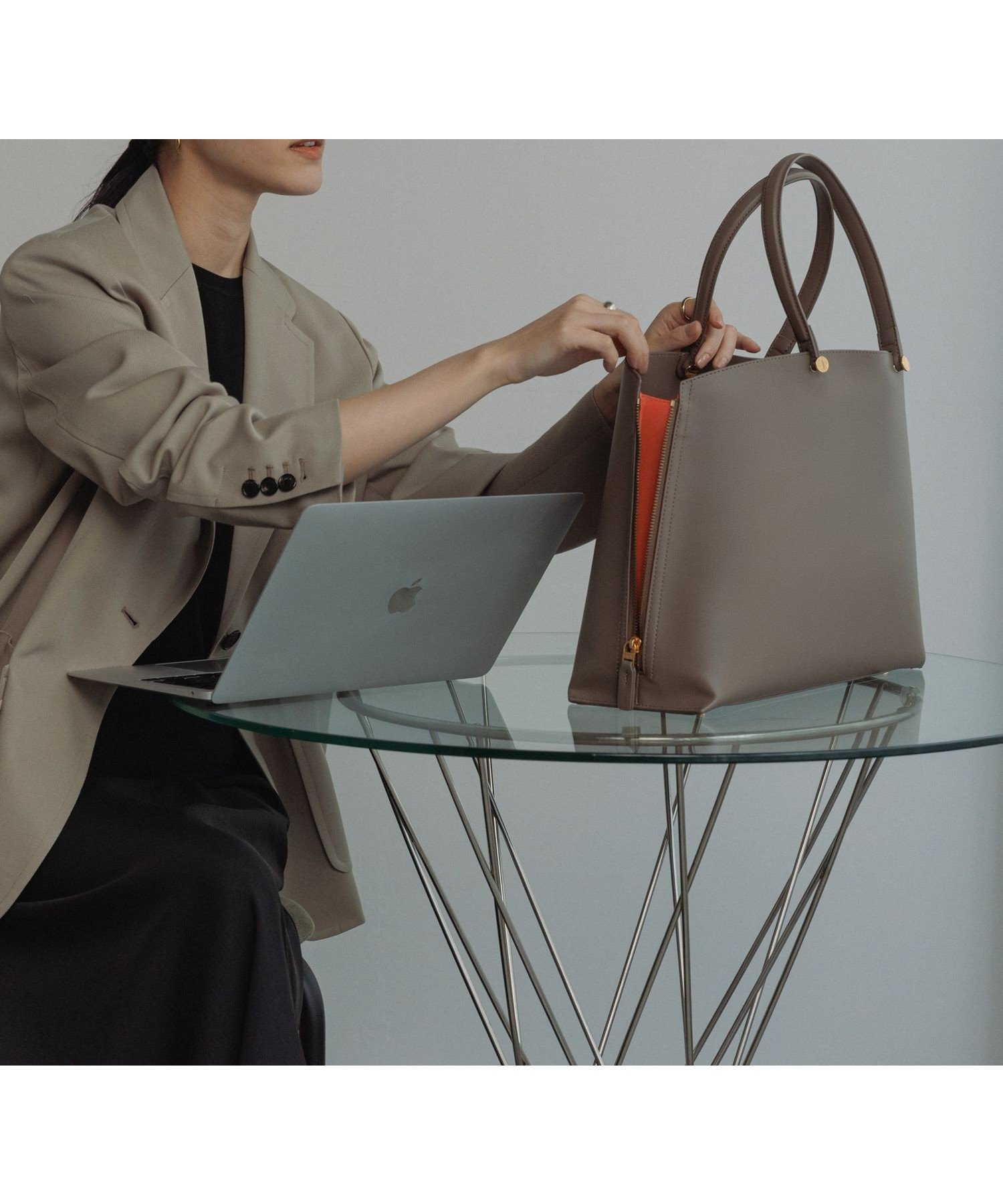 【ロペ/ROPE'】の【E POR】Y BAG Medium+【WEB限定/一部店舗限定】【通勤】【A4/PC対応】【25AW】 インテリア・キッズ・メンズ・レディースファッション・服の通販 founy(ファニー) 　ファッション　Fashion　レディースファッション　Fashion for Women　エレガント 上品　Elegant　オレンジ　Orange　秋　Autumn　サイドジップ　Side Zip, Side Zipper　ショルダー　Shoulder, Shoulder Strap　ジャケット　Jacket, Outerwear　スマート　Smart, Elegant　定番　Standard, Basic Item　ポケット　Pocket, Pocket Detail　ラベンダー　Lavender　A/W・秋冬　Autumn/Winter　ビジネス 仕事 通勤　Business / Work / Commuting　2025年　2025　2025-2026秋冬・A/W　Autumn/Winter 2025–26 AW25–26　ダークブラウン(20)|ID: prp329100004666735 ipo3291000000034290743