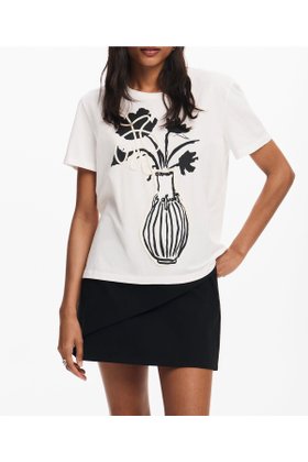 【デシグアル/Desigual】の花瓶のニットTシャツ 人気、トレンドファッション・服の通販 founy(ファニー) ファッション Fashion レディースファッション Fashion for Women トップス・カットソー Cut & Sew Tops ニット Knit Tops & Sweaters シャツ・ブラウス・オフィスカジュアル Elegant Blouses & Button-Ups ロングTシャツ・Tシャツ Longline T-Shirts & Tees カラフル Colorful Design シューズ Shoes, Footwear デニム Denim, Jeans Material パターン Pattern, Design Print パッチワーク Patchwork, Mixed Fabric プリント Print, Printed Pattern メンズ Men's, Menswear 半袖 Short Sleeve, Half Sleeve |ID:prp329100004666806