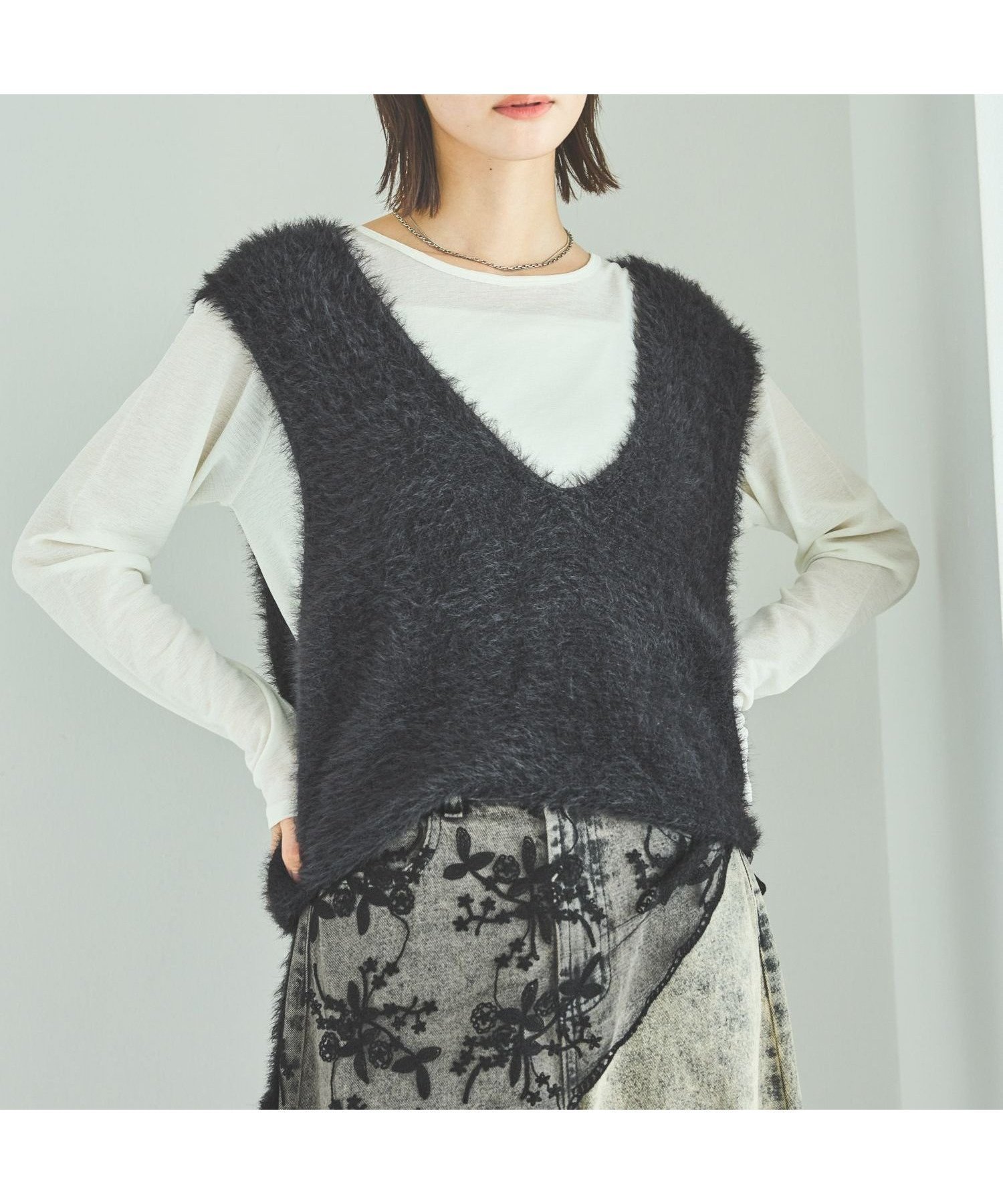 【ラコレ/LAKOLE】のシャギーニットベスト インテリア・キッズ・メンズ・レディースファッション・服の通販 founy(ファニー) 　ファッション　Fashion　レディースファッション　Fashion for Women　アウター　Coat / Outerwear Collection　トップス・カットソー　Cut & Sew Tops　ニット　Knit Tops & Sweaters　ベスト&ジレ / 重ね着スタイル　Vests & Gilets　カットソー　Cut and Sewn Top　シンプル　Simple, Minimal　トレンド　Trend, Trending Now　ベスト　Vest, Waistcoat　ルーズ　Loose, Oversized　チャコール|ID: prp329100004667311 ipo3291000000034008696