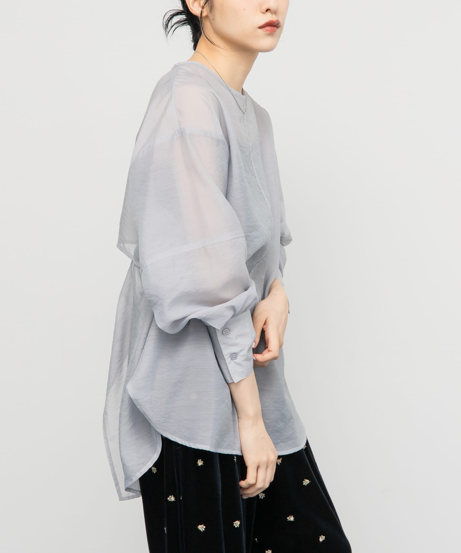 【ケービーエフ/KBF / URBAN RESEARCH】のバックデザインシアーブラウス インテリア・キッズ・メンズ・レディースファッション・服の通販 founy(ファニー) 　ファッション　Fashion　レディースファッション　Fashion for Women　トップス・カットソー　Cut & Sew Tops　シャツ・ブラウス・オフィスカジュアル　Elegant Blouses & Button-Ups　バッグ　Bags　2025年　2025　2025-2026秋冬・A/W　Autumn/Winter 2025–26 AW25–26　冬　Winter / This Winter　おすすめ　Recommended / Our Picks　シンプル　Simple, Minimal　夏　Summer　A/W・秋冬　Autumn/Winter　L.GRAY|ID: prp329100004667607 ipo3291000000033800076