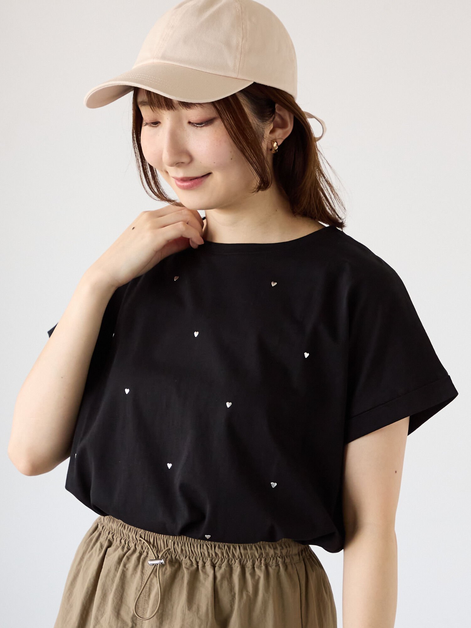 【テチチ/Te chichi】のハートモチーフホットフィットTシャツ インテリア・キッズ・メンズ・レディースファッション・服の通販 founy(ファニー) 　ファッション　Fashion　レディースファッション　Fashion for Women　トップス・カットソー　Cut & Sew Tops　シャツ・ブラウス・オフィスカジュアル　Elegant Blouses & Button-Ups　ロングTシャツ・Tシャツ　Longline T-Shirts & Tees　スリーブ　Sleeve, Long Sleeve / Short Sleeve　フィット　Fit, Slim Fit　フレンチ　French, French Style　モチーフ　Motif, Design Theme　ブラック|ID: prp329100004667714 ipo3291000000033834657