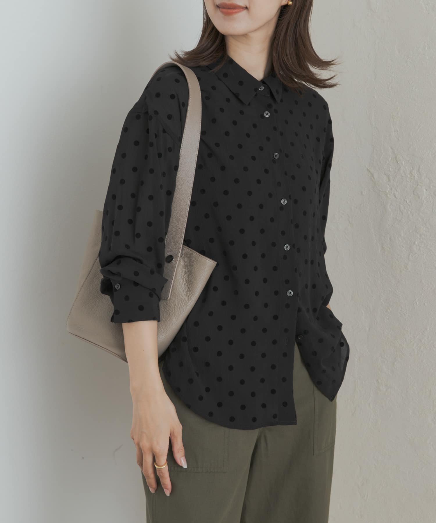 【アーバンリサーチ ドアーズ/URBAN RESEARCH DOORS】のフロッキードットシャツ 人気、トレンドファッション・服の通販 founy(ファニー) 　ファッション　Fashion　レディースファッション　Fashion for Women　トップス・カットソー　Cut & Sew Tops　シャツ・ブラウス・オフィスカジュアル　Elegant Blouses & Button-Ups　2025年　2025　2025-2026秋冬・A/W　Autumn/Winter 2025–26 AW25–26　冬　Winter / This Winter　おすすめ　Recommended / Our Picks　インナー　Innerwear　カーディガン　Cardigan, Knitwear　シアー　Sheer, See-Through　スウェット / スエット　Sweatshirt, Sweatwear　タンク　Tank Top, Sleeveless Top　トレンド　Trend, Trending Now　ドット　Polka Dot, Dot Pattern　A/W・秋冬　Autumn/Winter　 other-1|ID: prp329100004667841 ipo3291000000033756105