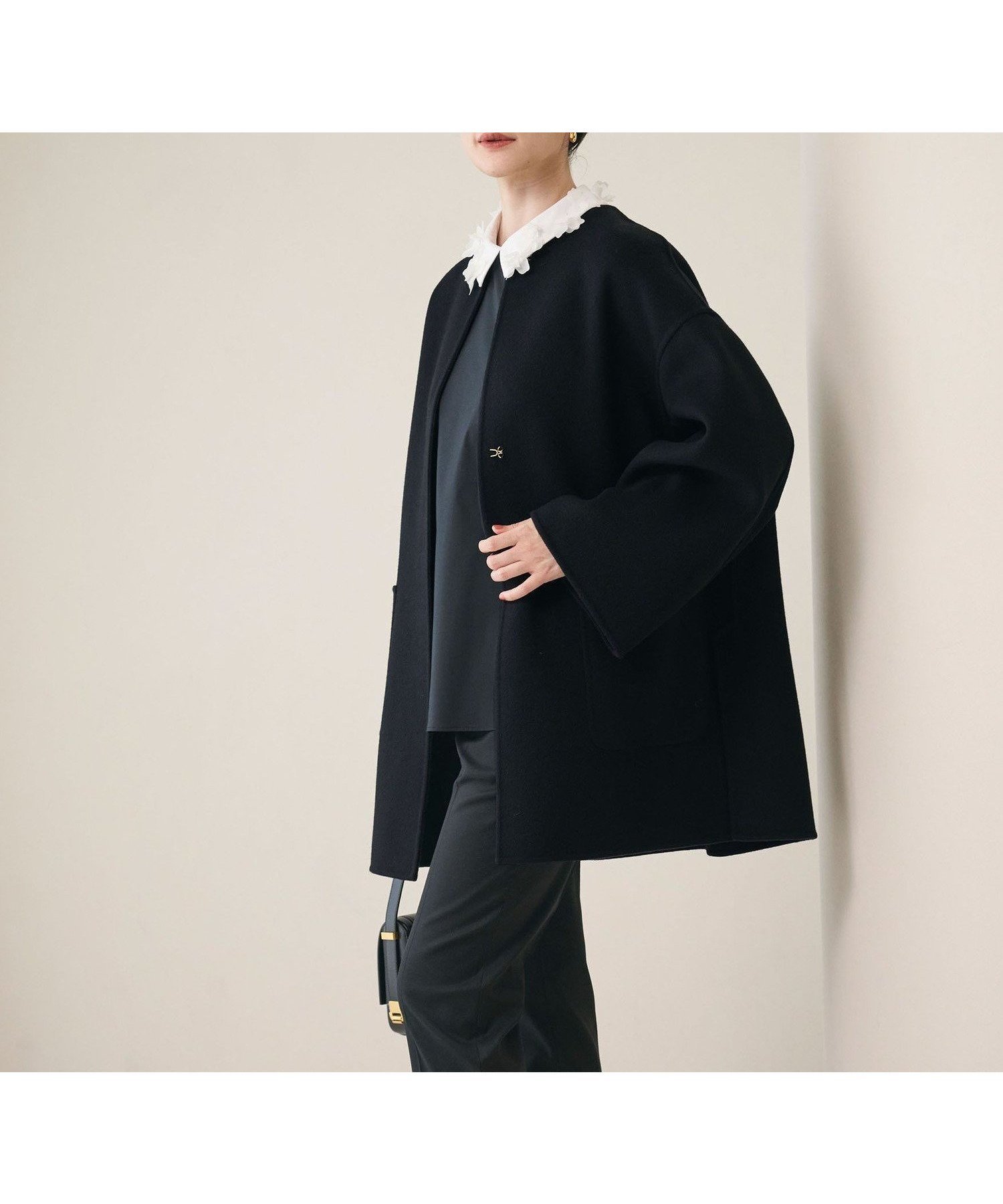 【ユナイテッドアローズ/UNITED ARROWS】のバイカラー リバー ミドルコート インテリア・キッズ・メンズ・レディースファッション・服の通販 founy(ファニー) 　ファッション　Fashion　レディースファッション　Fashion for Women　アウター　Coat / Outerwear Collection　コート・ロングコート・ピーコート　Long Coats, Peacoats & More　シンプル　Simple, Minimal　ストール　Stole, Wrap　タートルネック　Turtleneck, High Neck　ベスト　Vest, Waistcoat　ボトム　Bottoms, Lower Wear　ミドル　Middle Length, Mid Height　リバーシブル　Reversible, Two-Sided　ワイド　Wide, Wide Fit　おすすめ　Recommended / Our Picks　エレガント 上品　Elegant　NAVY|ID: prp329100004668047 ipo3291000000033909041