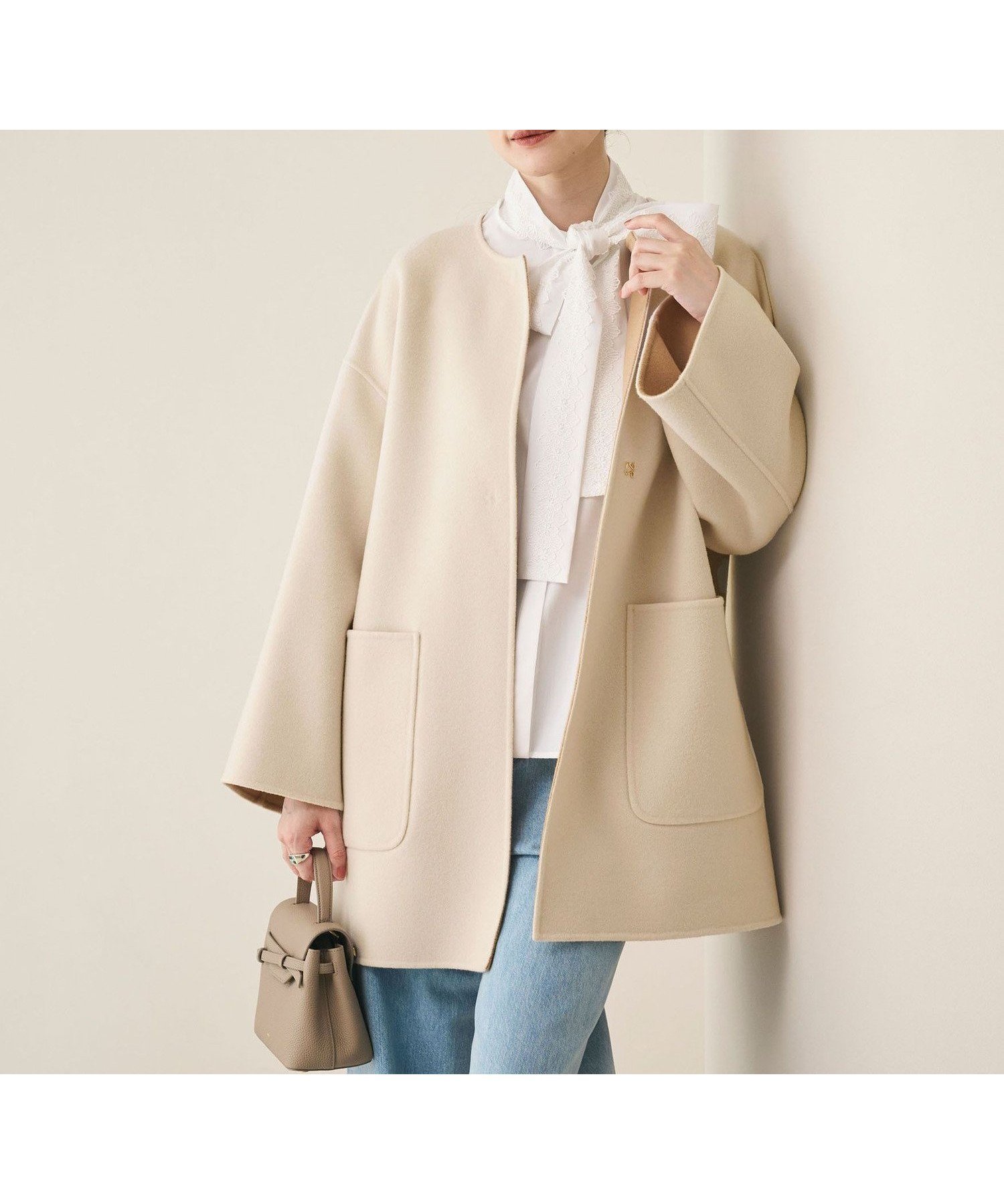 【ユナイテッドアローズ/UNITED ARROWS】のバイカラー リバー ミドルコート インテリア・キッズ・メンズ・レディースファッション・服の通販 founy(ファニー) 　ファッション　Fashion　レディースファッション　Fashion for Women　アウター　Coat / Outerwear Collection　コート・ロングコート・ピーコート　Long Coats, Peacoats & More　シンプル　Simple, Minimal　ストール　Stole, Wrap　タートルネック　Turtleneck, High Neck　ベスト　Vest, Waistcoat　ボトム　Bottoms, Lower Wear　ミドル　Middle Length, Mid Height　リバーシブル　Reversible, Two-Sided　ワイド　Wide, Wide Fit　おすすめ　Recommended / Our Picks　エレガント 上品　Elegant　OFF WHITE|ID: prp329100004668047 ipo3291000000034672623