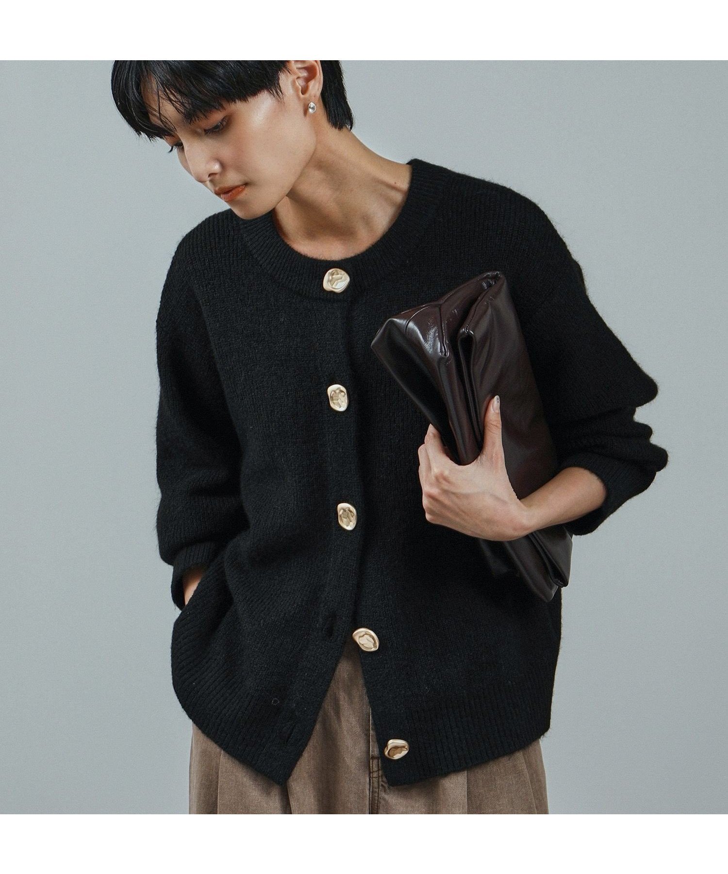 【サロン アダム エ ロペ/SALON adam et rope'】の【WEB限定】2WAYニュアンスメタルボタンシャギークルーカーディガン 2 / 新色追加 インテリア・キッズ・メンズ・レディースファッション・服の通販 founy(ファニー) ファッション Fashion レディースファッション Fashion for Women トップス・カットソー Cut & Sew Tops カーディガン・羽織り Layered Style Cardigans アクセサリー Fashion Accessories カーゴパンツ Cargo Pants, Utility Pants カーディガン Cardigan, Knitwear デニム Denim, Jeans Material トレンド Trend, Trending Now バランス Balance, Style Balance フロント Front, Front Design ボックス Boxy, Box Shape ポケット Pocket, Pocket Detail メタル Metal, Metal Parts A/W・秋冬 Autumn/Winter エレガント 上品 Elegant ビジネス 仕事 通勤 Business / Work / Commuting ブラック(01)|ID: prp329100004668138 ipo3291000000034851988