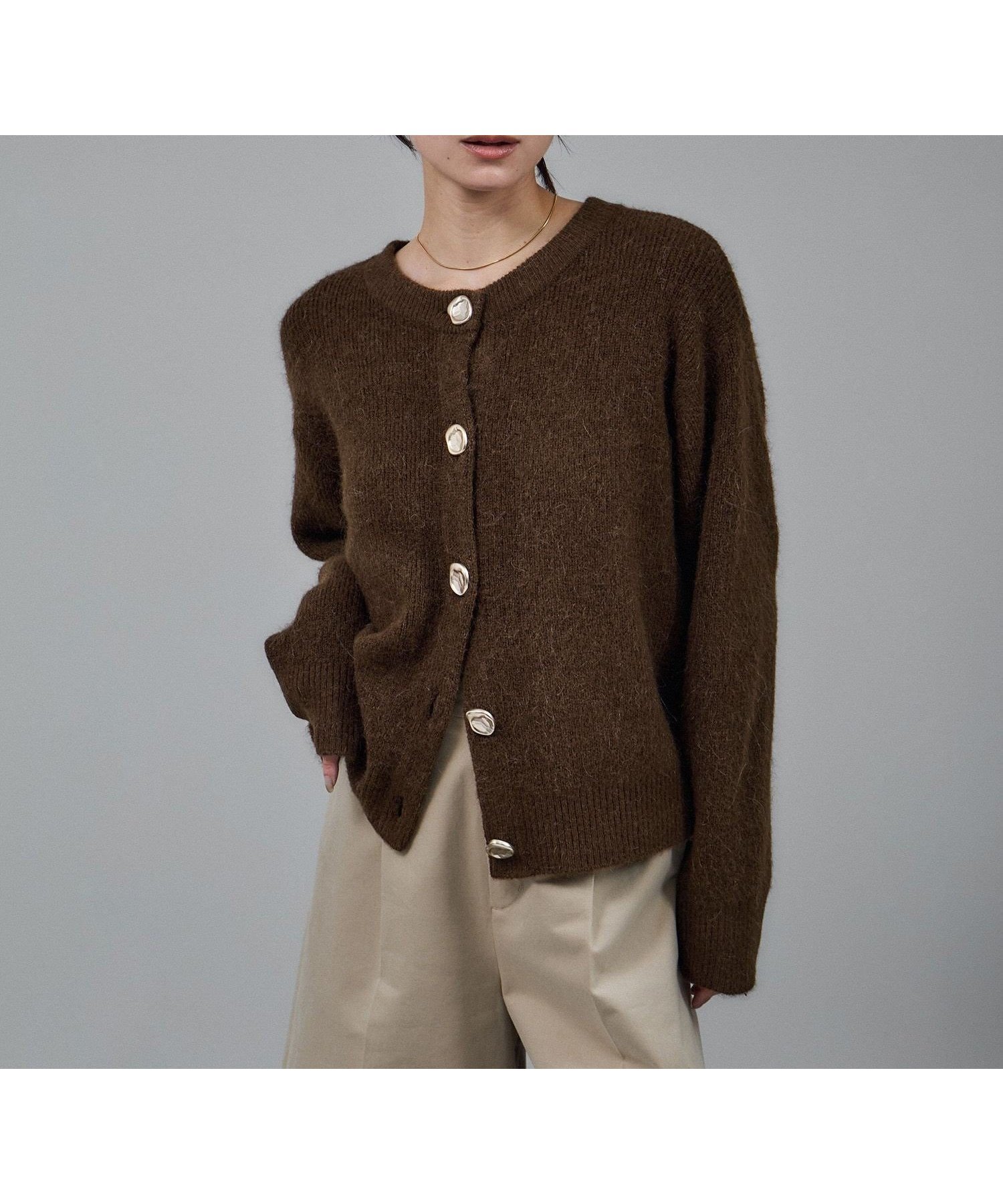 【サロン アダム エ ロペ/SALON adam et rope'】の【WEB限定】2WAYニュアンスメタルボタンシャギークルーカーディガン 2 / 新色追加 インテリア・キッズ・メンズ・レディースファッション・服の通販 founy(ファニー) ファッション Fashion レディースファッション Fashion for Women トップス・カットソー Cut & Sew Tops カーディガン・羽織り Layered Style Cardigans アクセサリー Fashion Accessories カーゴパンツ Cargo Pants, Utility Pants カーディガン Cardigan, Knitwear デニム Denim, Jeans Material トレンド Trend, Trending Now バランス Balance, Style Balance フロント Front, Front Design ボックス Boxy, Box Shape ポケット Pocket, Pocket Detail メタル Metal, Metal Parts A/W・秋冬 Autumn/Winter エレガント 上品 Elegant ビジネス 仕事 通勤 Business / Work / Commuting ダークブラウン(20)|ID: prp329100004668138 ipo3291000000034851989