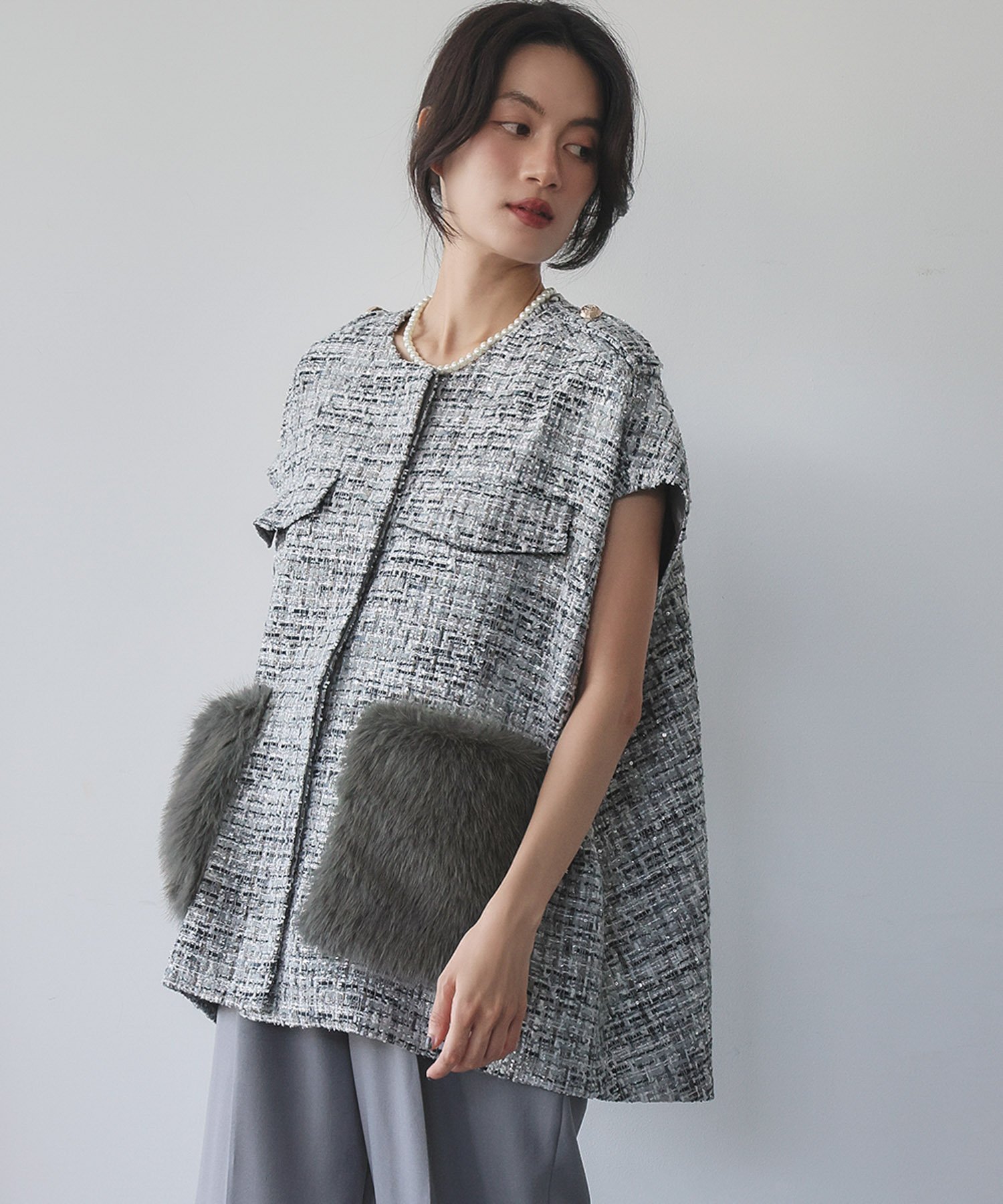 【ガール/GIRL】のファーポケット オーバーシルエット ツイード ベスト ジレ インテリア・キッズ・メンズ・レディースファッション・服の通販 founy(ファニー) 　ファッション　Fashion　レディースファッション　Fashion for Women　アウター　Coat / Outerwear Collection　トップス・カットソー　Cut & Sew Tops　ベスト&ジレ / 重ね着スタイル　Vests & Gilets　センター　Center, Center Line　ツイード　Twill, Twill Weave　フェイクファー　Faux Fur, Imitation Fur　フレア　Flare, Flared　フロント　Front, Front Design　ベスト　Vest, Waistcoat　ポケット　Pocket, Pocket Detail　ミックス　Mix, Mixed Style　再入荷　Restock / Back in Stock　おすすめ　Recommended / Our Picks　エレガント 上品　Elegant　LGY|ID: prp329100004668315 ipo3291000000033757813