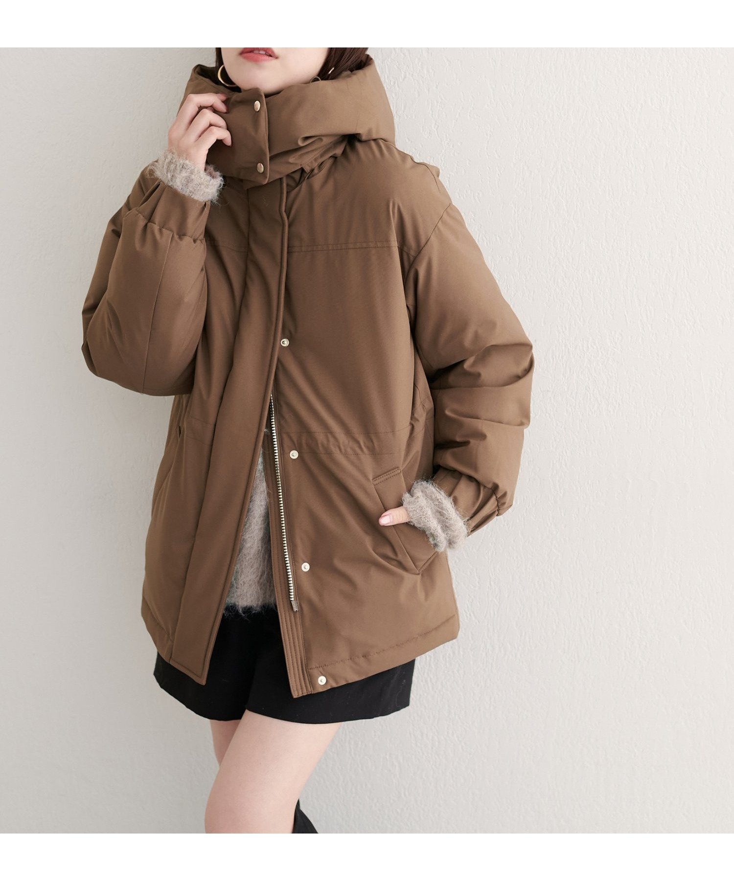 【ナチュラルクチュール/natural couture】の【WOODS × natural couture】ミドル丈ダウン インテリア・キッズ・メンズ・レディースファッション・服の通販 founy(ファニー) 　ファッション　Fashion　レディースファッション　Fashion for Women　アウトドア　Outdoor Clothing　キャミワンピース　Cami Dress, Slip Dress　コラボ　Collaboration, Collab　ジップ　Zip, Zipper　スタンド　Stand Collar, Upright Stand　ダウン　Down, Puffer　デニム　Denim, Jeans Material　トレンド　Trend, Trending Now　フロント　Front, Front Design　ボトム　Bottoms, Lower Wear　マーメイド　Mermaid, Fishtail Silhouette　ミドル　Middle Length, Mid Height　今冬　This Winter　おすすめ　Recommended / Our Picks　2025年　2025　2025-2026秋冬・A/W　Autumn/Winter 2025–26 AW25–26　ブラウン|ID: prp329100004671965 ipo3291000000034265361