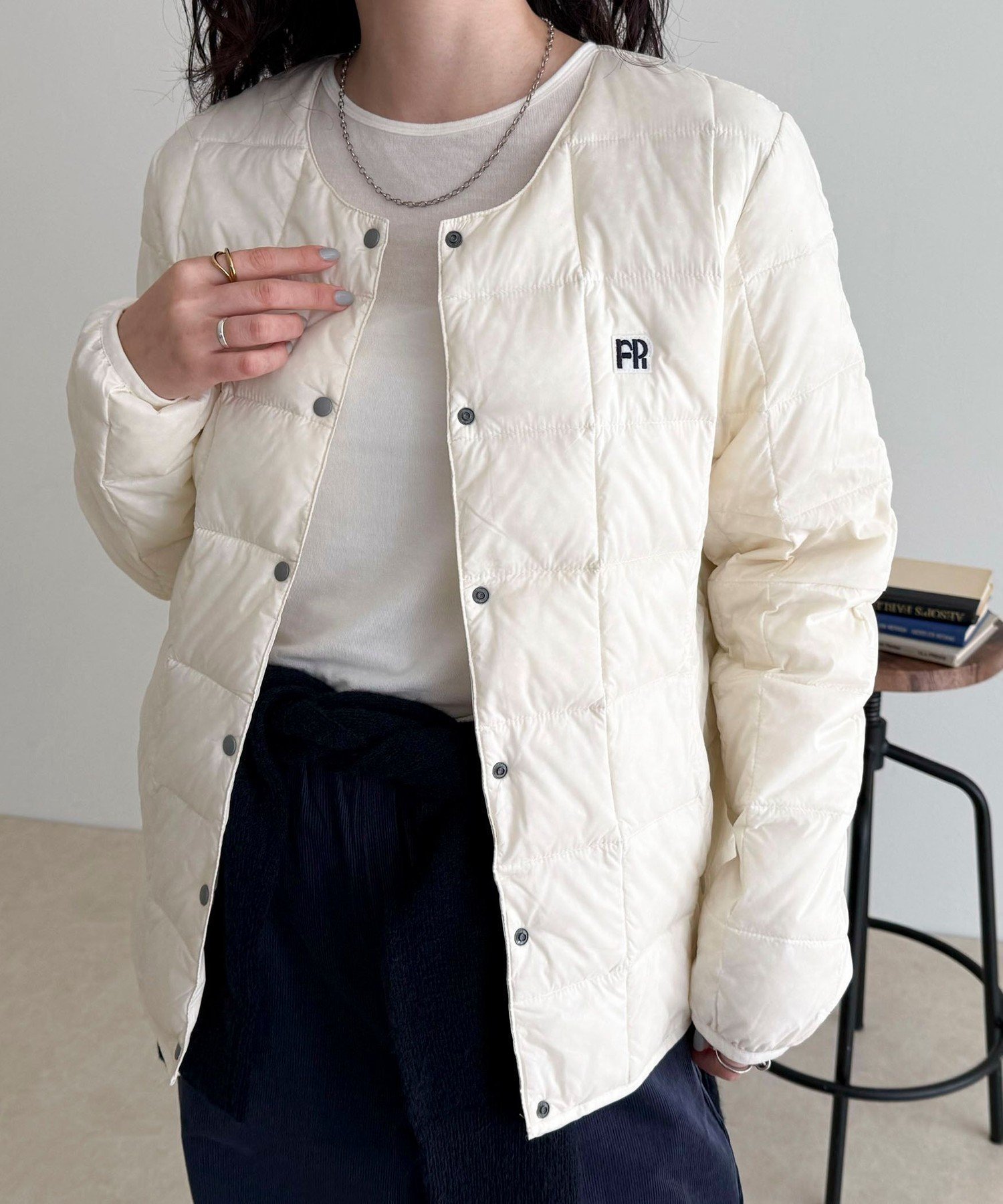 【フレディ&グロスター/FREDY&GLOSTER】の《別注》【TAION/タイオン】CREW NECK BUTTON DOWN JK ダウンジャケット インテリア・キッズ・メンズ・レディースファッション・服の通販 founy(ファニー) 　ファッション　Fashion　レディースファッション　Fashion for Women　アウター　Coat / Outerwear Collection　レディースジャケット・軽アウター　Jackets　アウトドア　Outdoor Clothing　インナー　Innerwear　ジャケット　Jacket, Outerwear　ダウン　Down, Puffer　人気　Popular, Best Seller　ポケット　Pocket, Pocket Detail　別注　Limited Edition, Custom Order　おすすめ　Recommended / Our Picks　旅行　Travel　ビジネス 仕事 通勤　Business / Work / Commuting　2025年　2025　2025-2026秋冬・A/W　Autumn/Winter 2025–26 AW25–26　オフホワイト|ID: prp329100004672225 ipo3291000000033996869