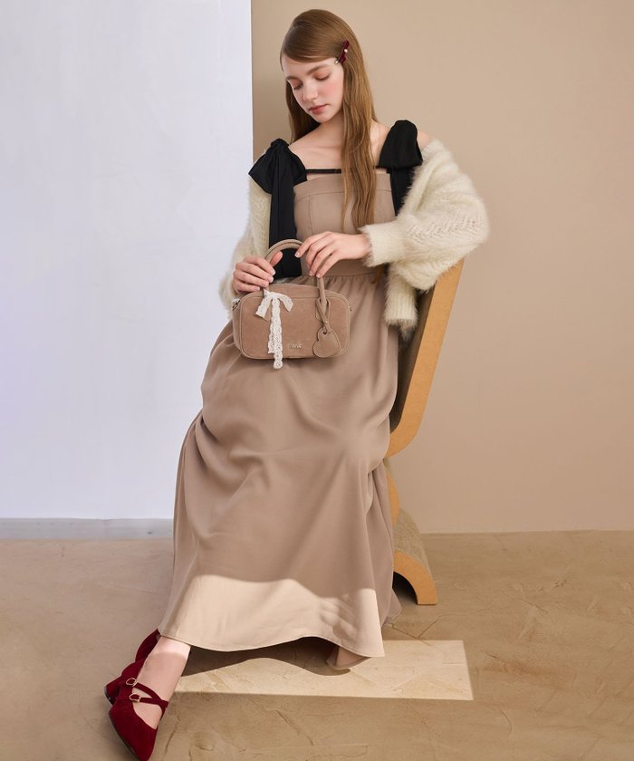 【マジェスティック レゴン/MAJESTIC LEGON】の配色肩リボンワンピース インテリア・キッズ・メンズ・レディースファッション・服の通販 founy(ファニー) https://founy.com/ ファッション Fashion レディースファッション Fashion for Women ワンピース Dresses シャーリング Shirring, Ruched ショルダー Shoulder, Shoulder Strap フィット Fit, Slim Fit フェミニン Feminine, Girly リボン Ribbon, Bow 夏 Summer |ID: prp329100004672357 ipo3291000000033847396
